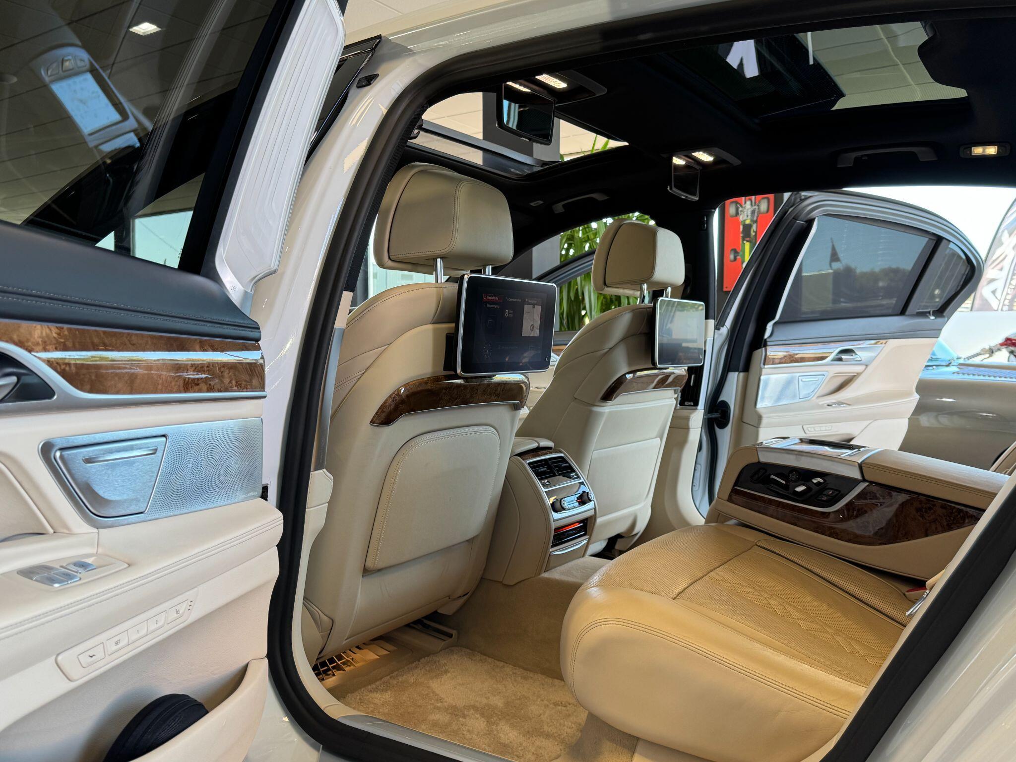 BMW 7 Series - Image 37