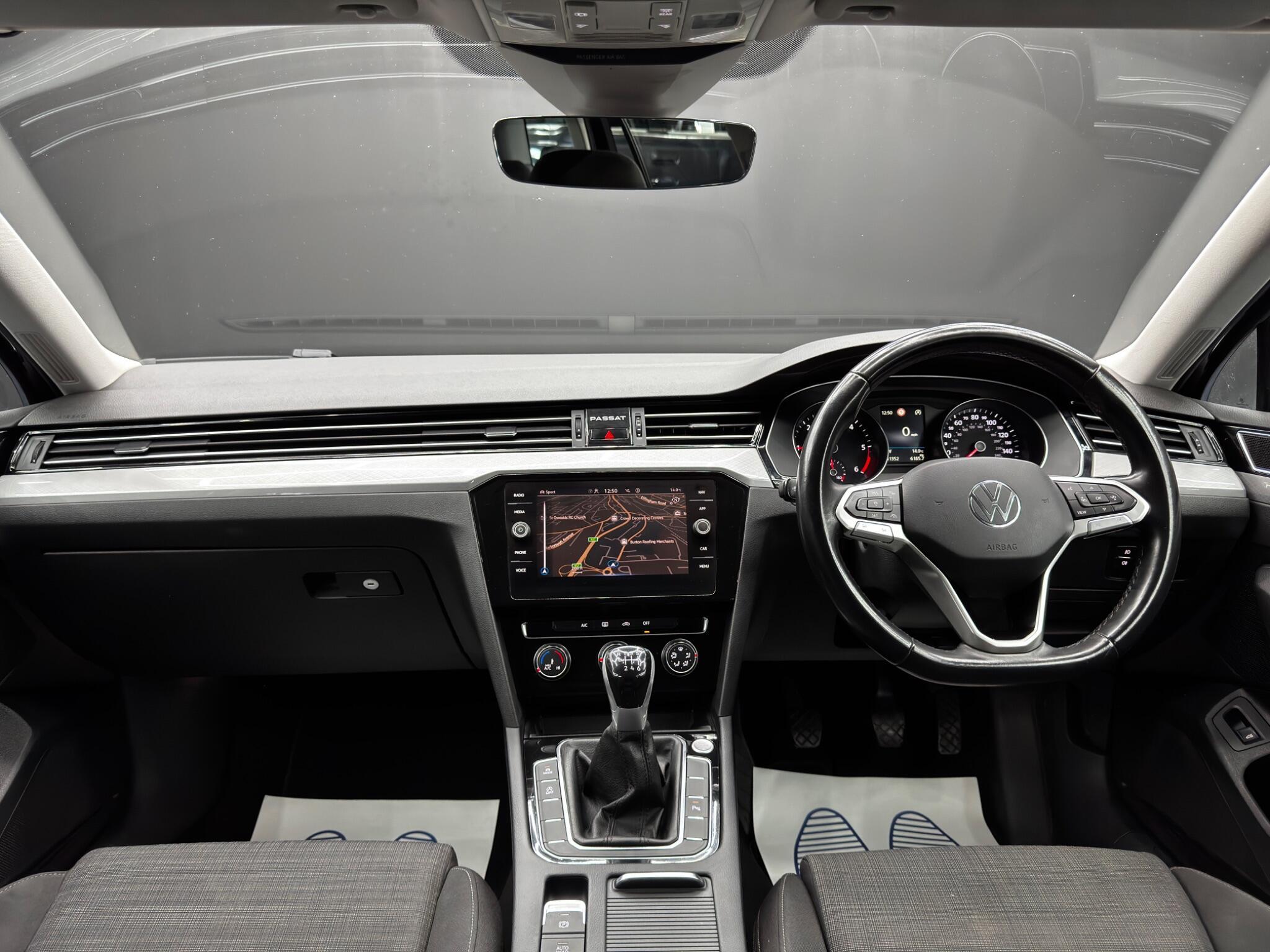 Volkswagen Passat - Image 10