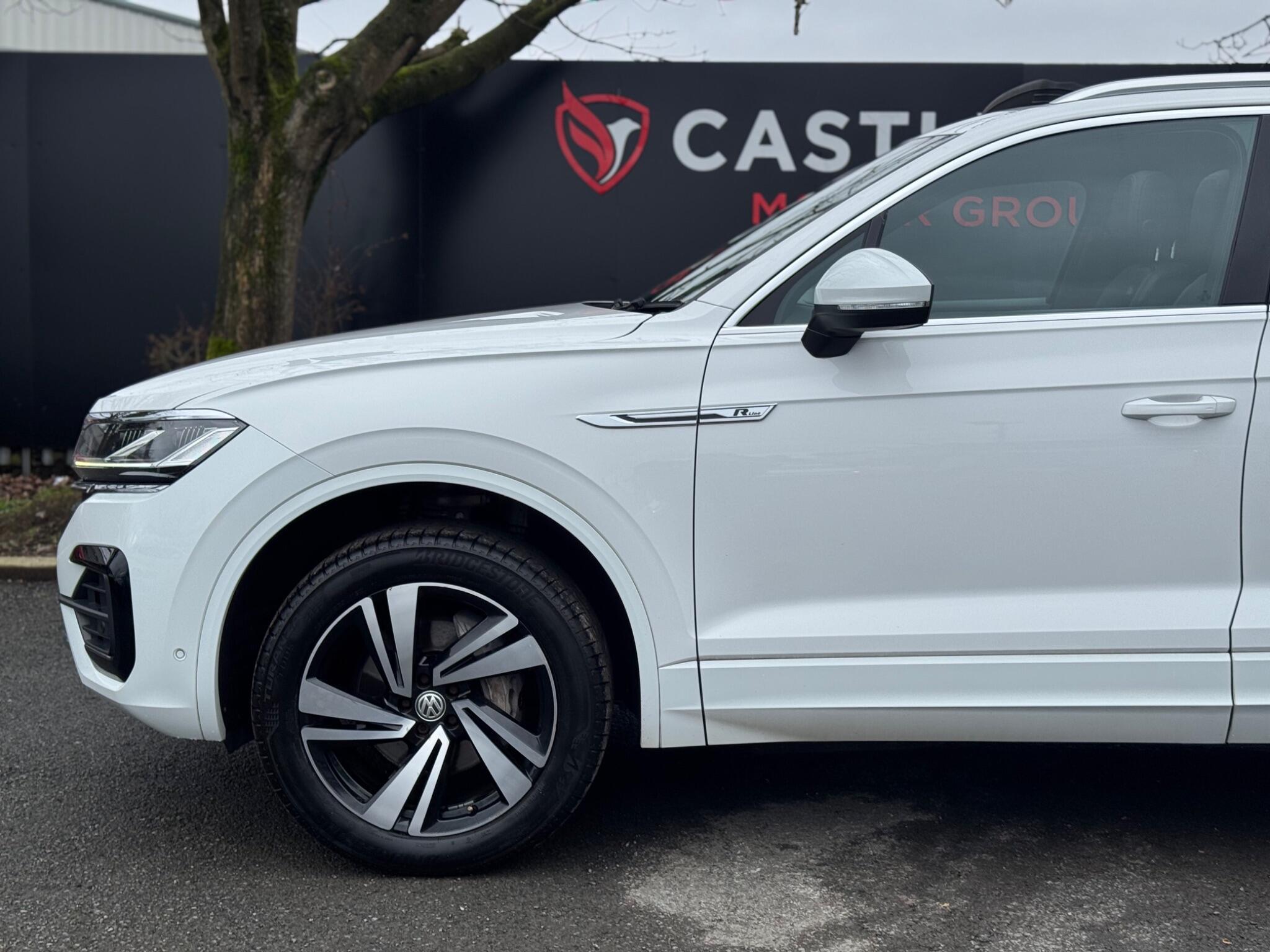 Volkswagen Touareg - Image 11