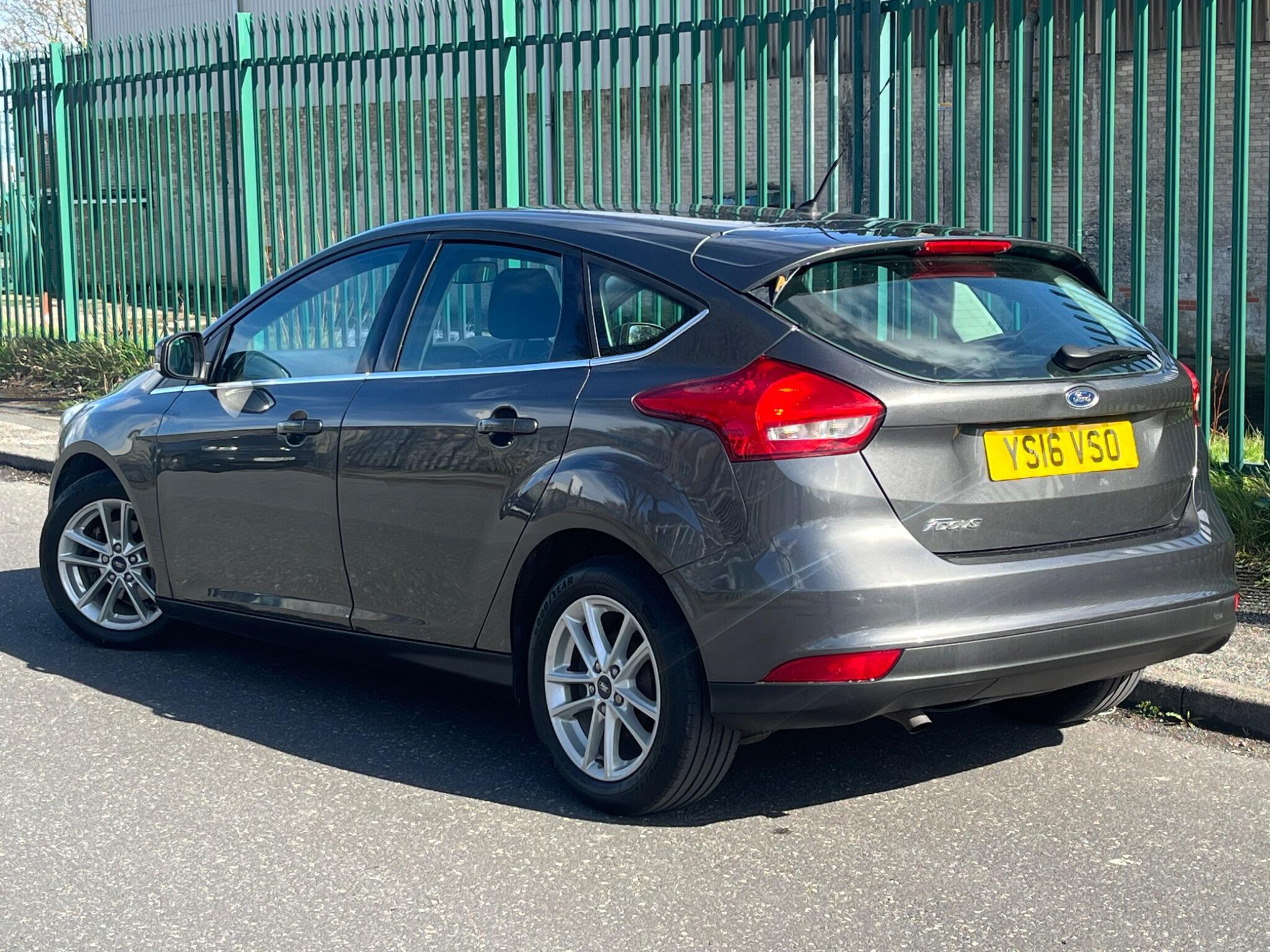Ford Focus - Image 8
