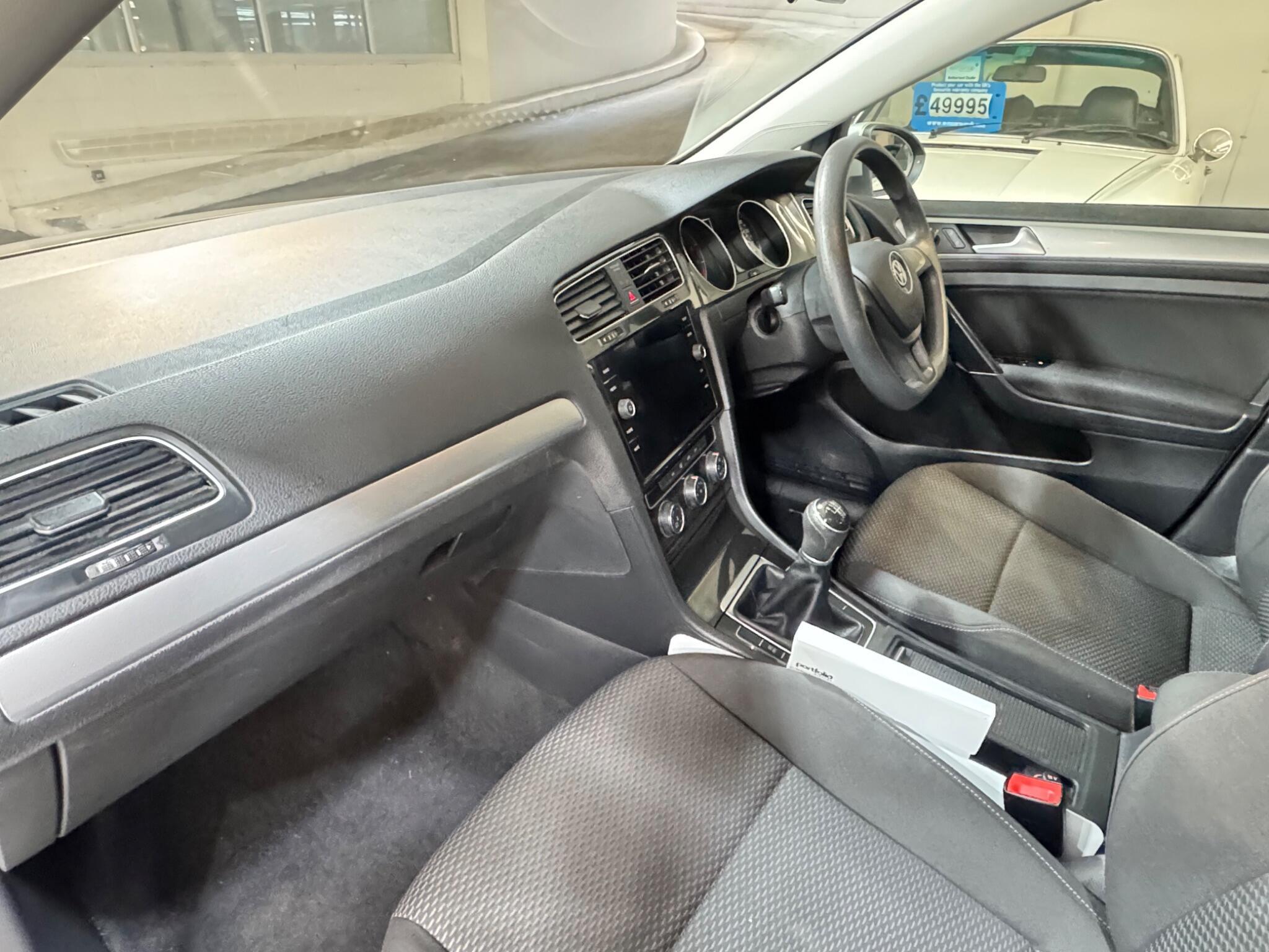 Volkswagen Golf - Image 11