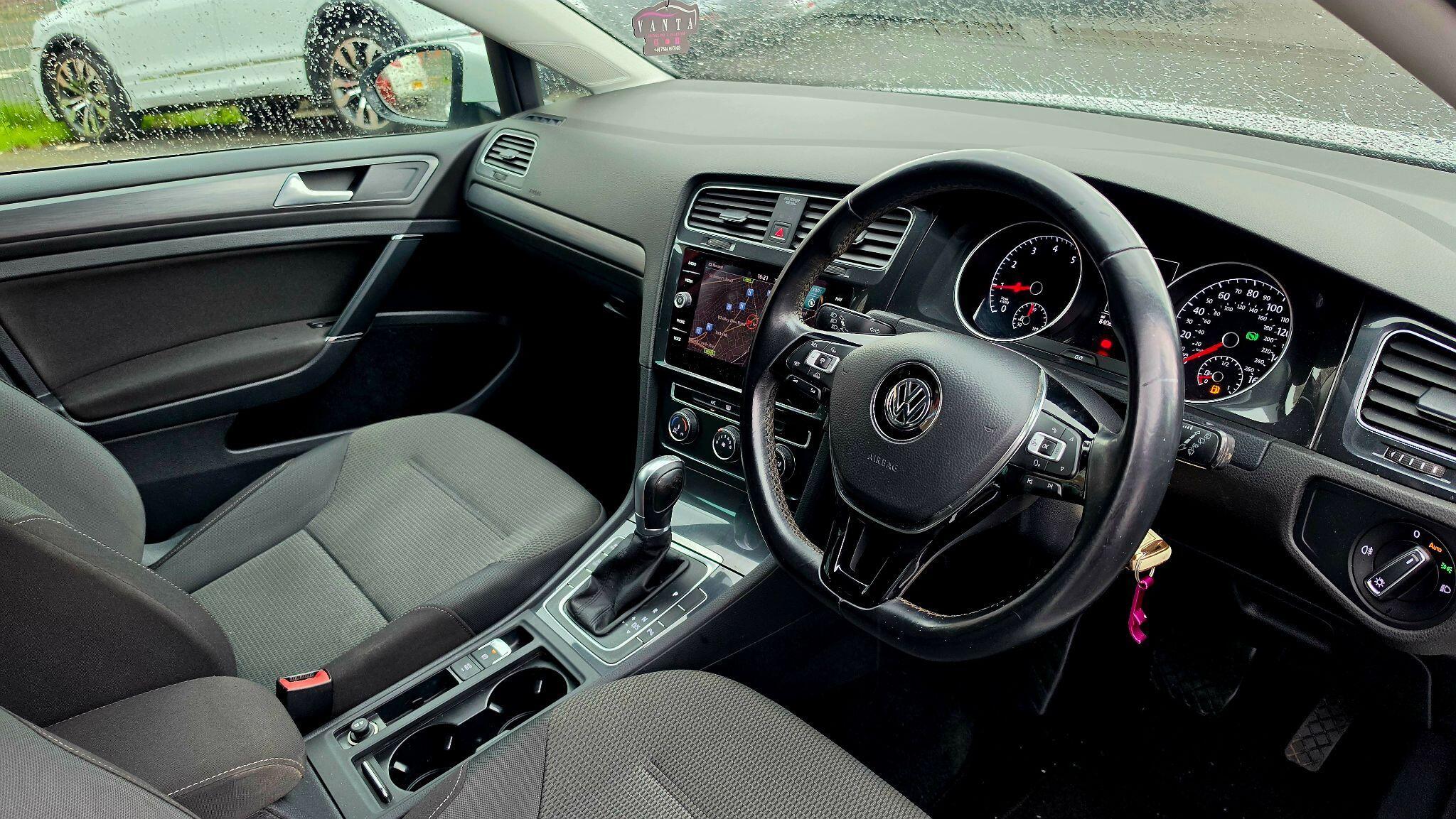 Volkswagen Golf - Image 11