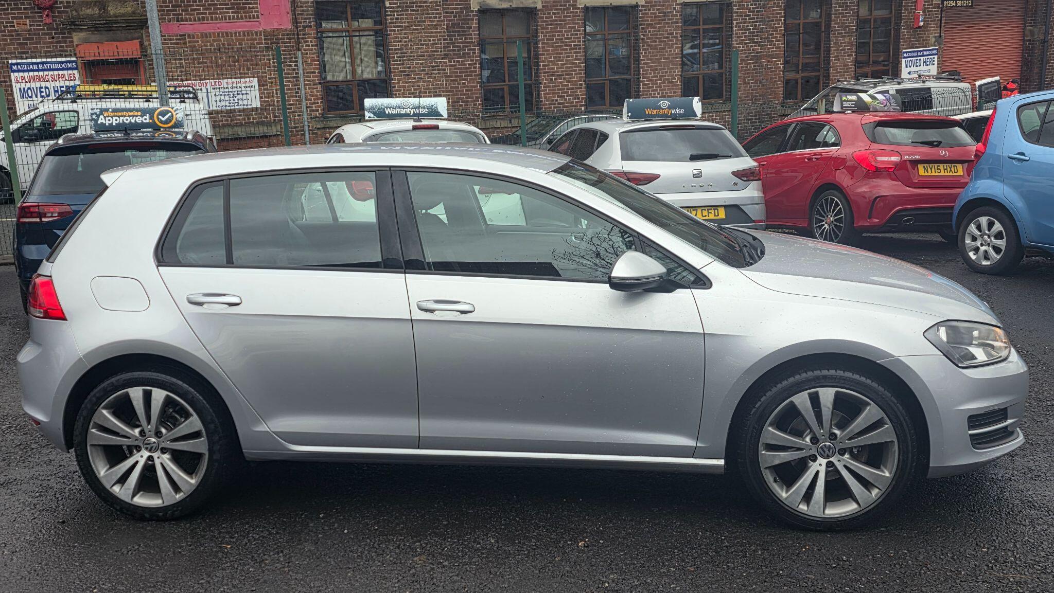 Volkswagen Golf - Image 8