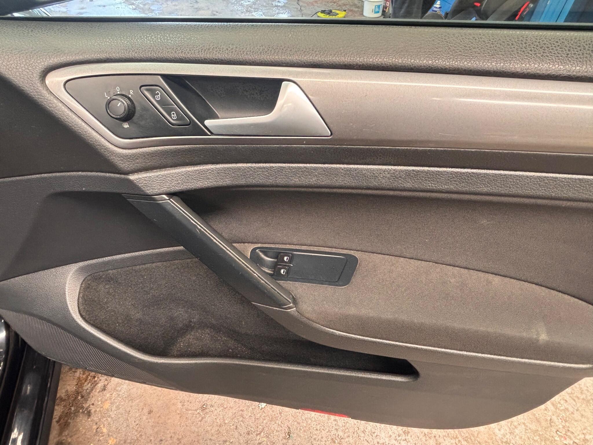 Volkswagen Golf - Image 23