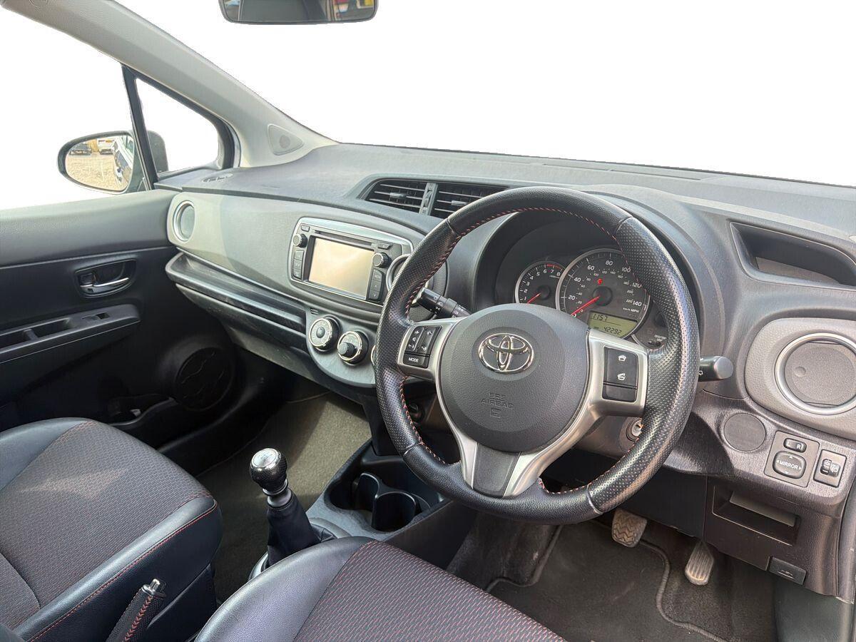 Toyota Yaris - Image 19