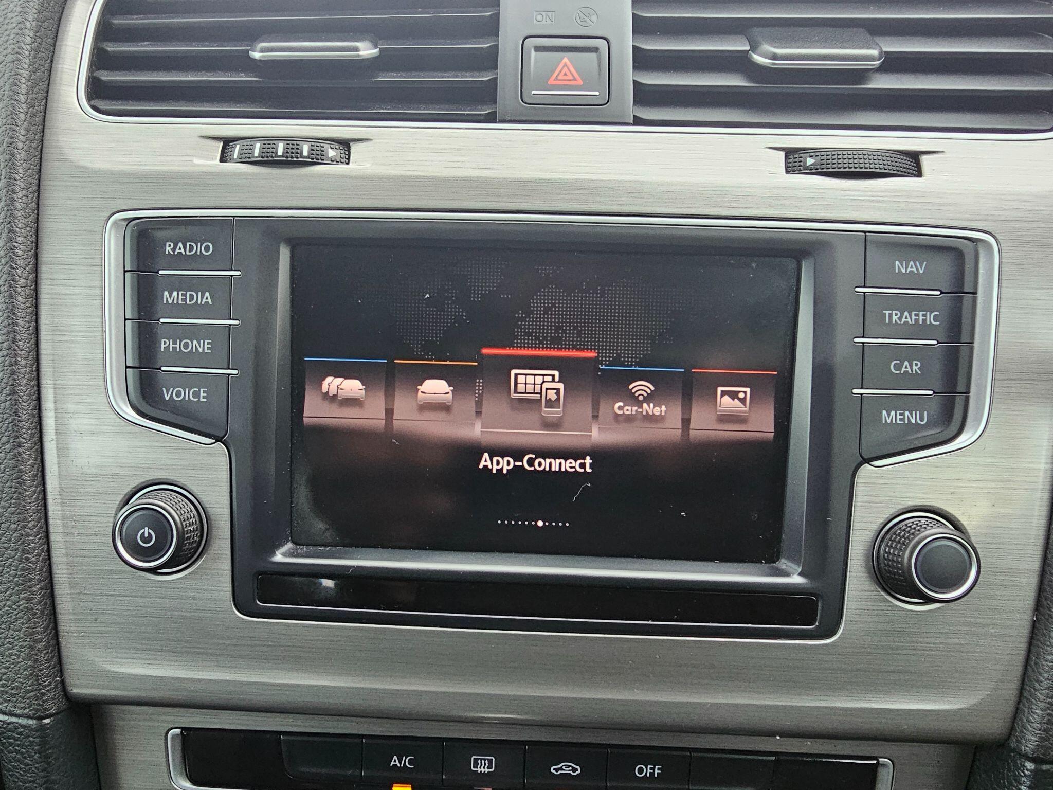 Volkswagen Golf - Image 38