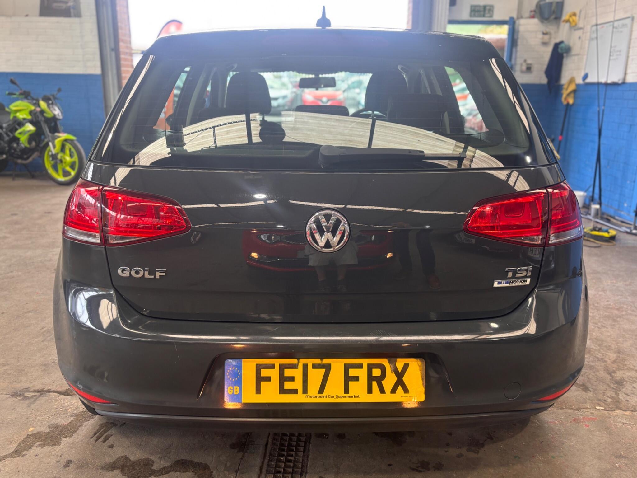 Volkswagen Golf - Image 13