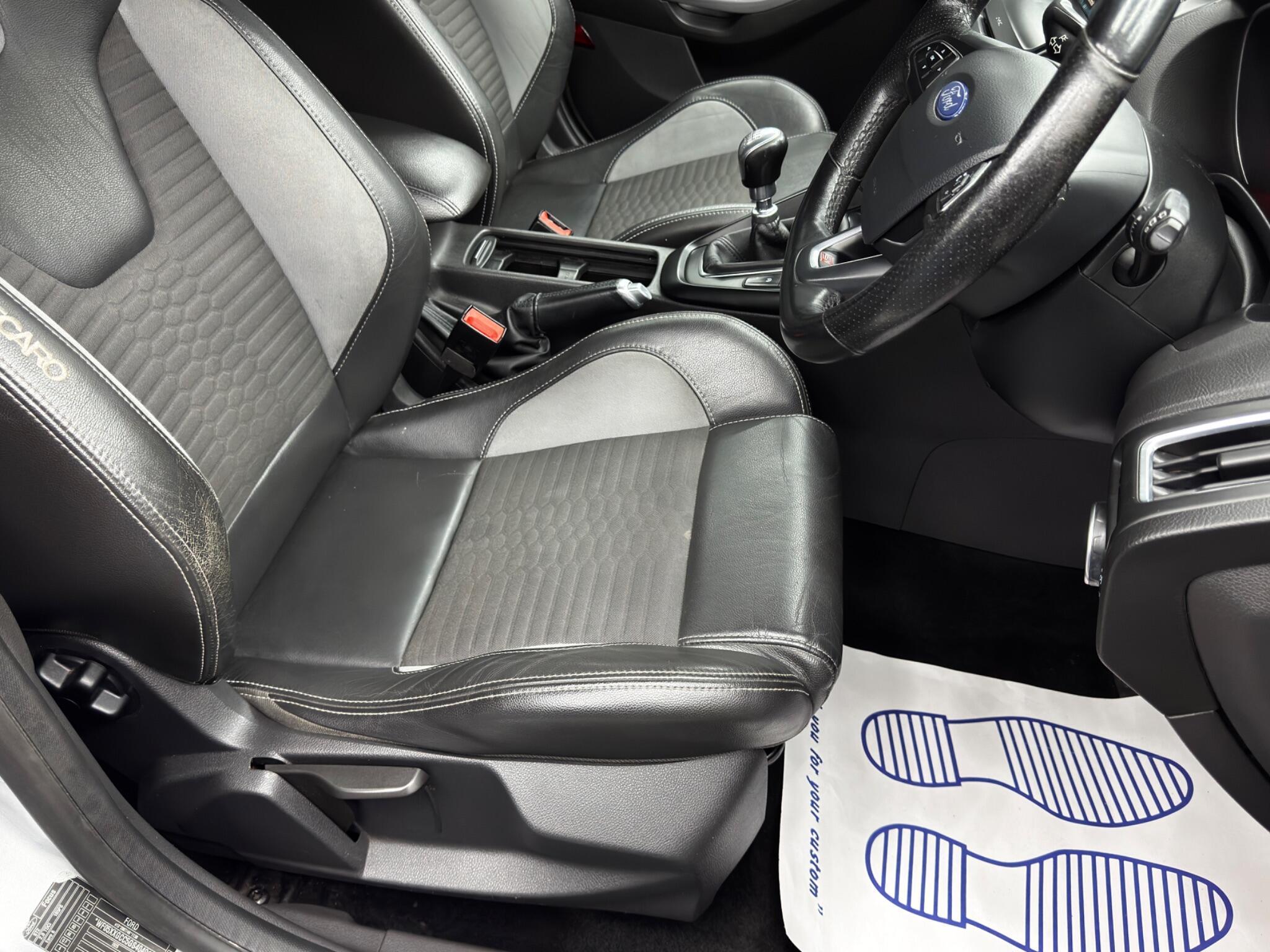 Ford Focus - Image 13