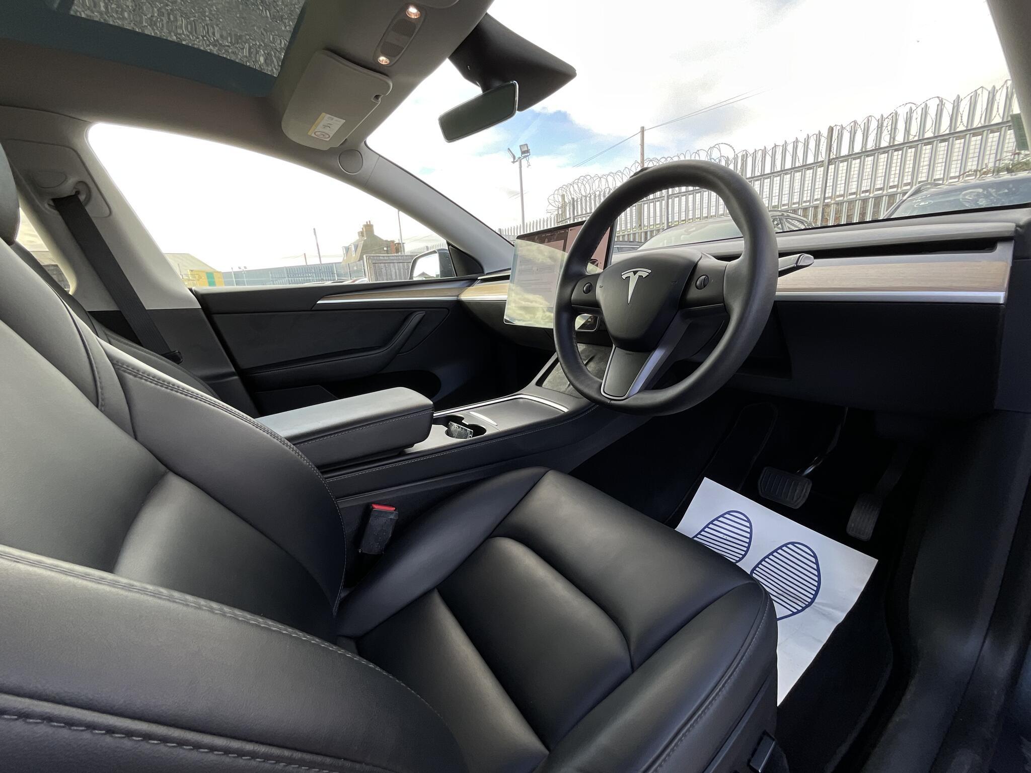 Tesla Model Y - Image 8