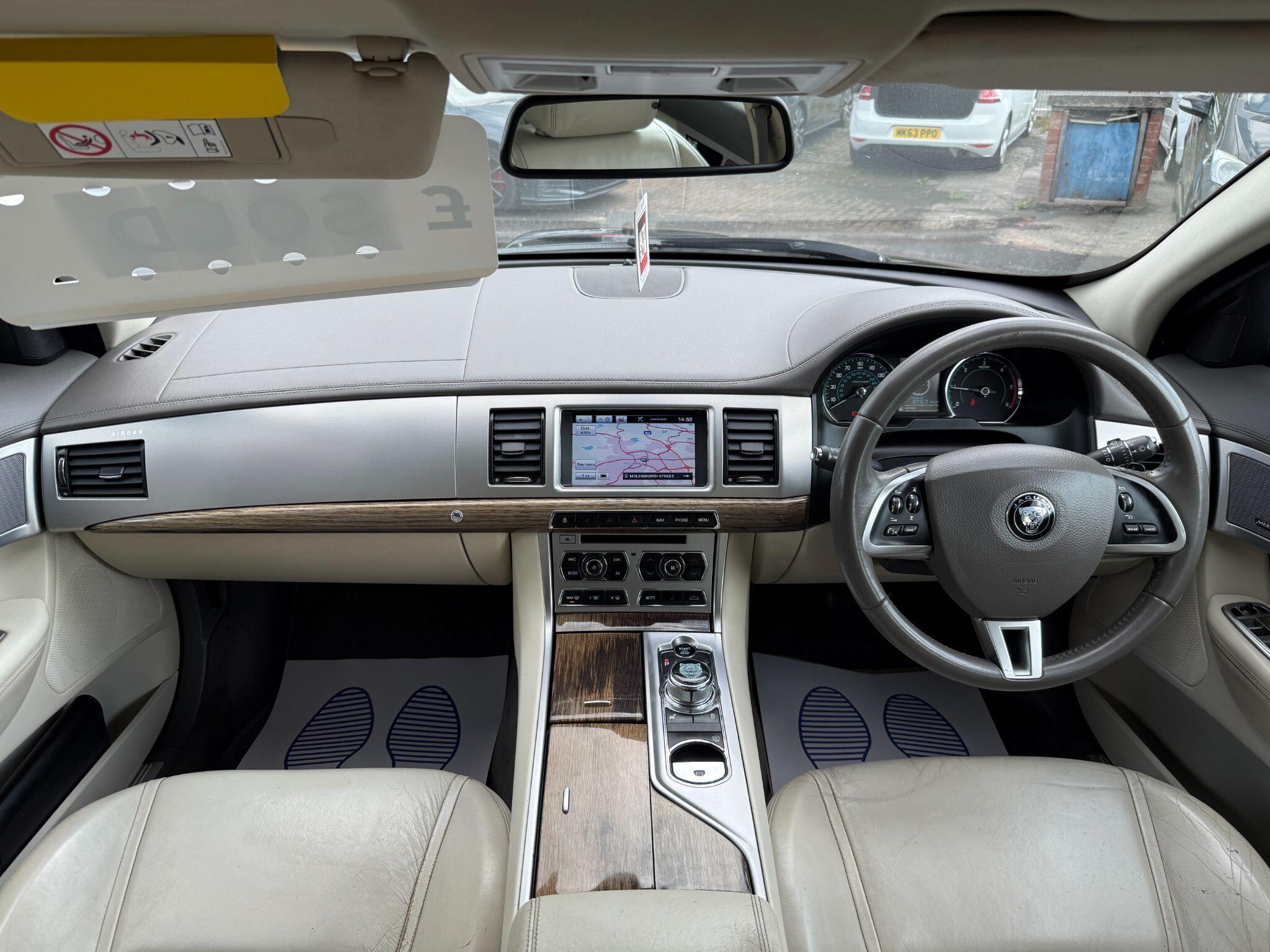 Jaguar XF - Image 3