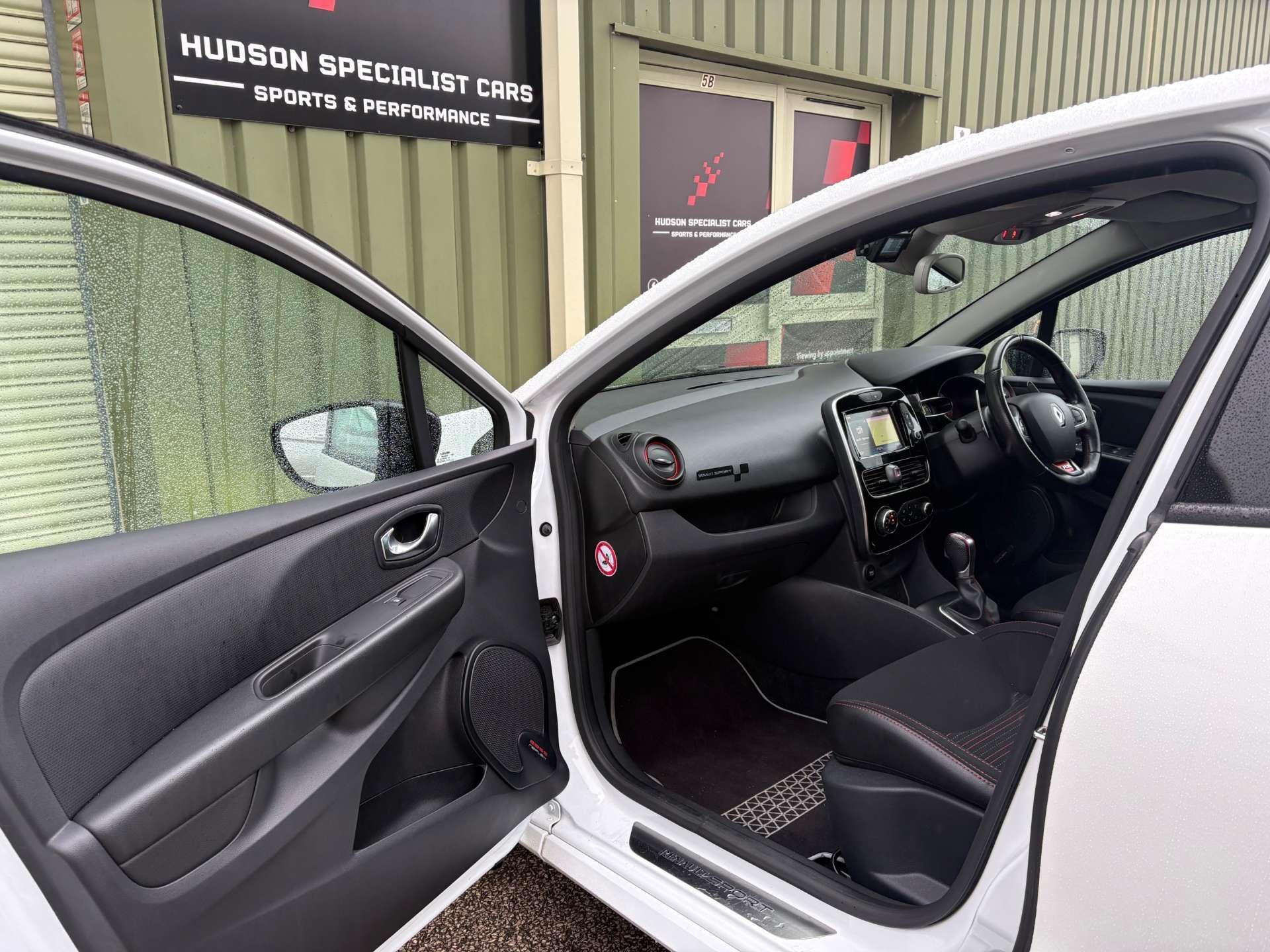 Renault Clio - Image 14