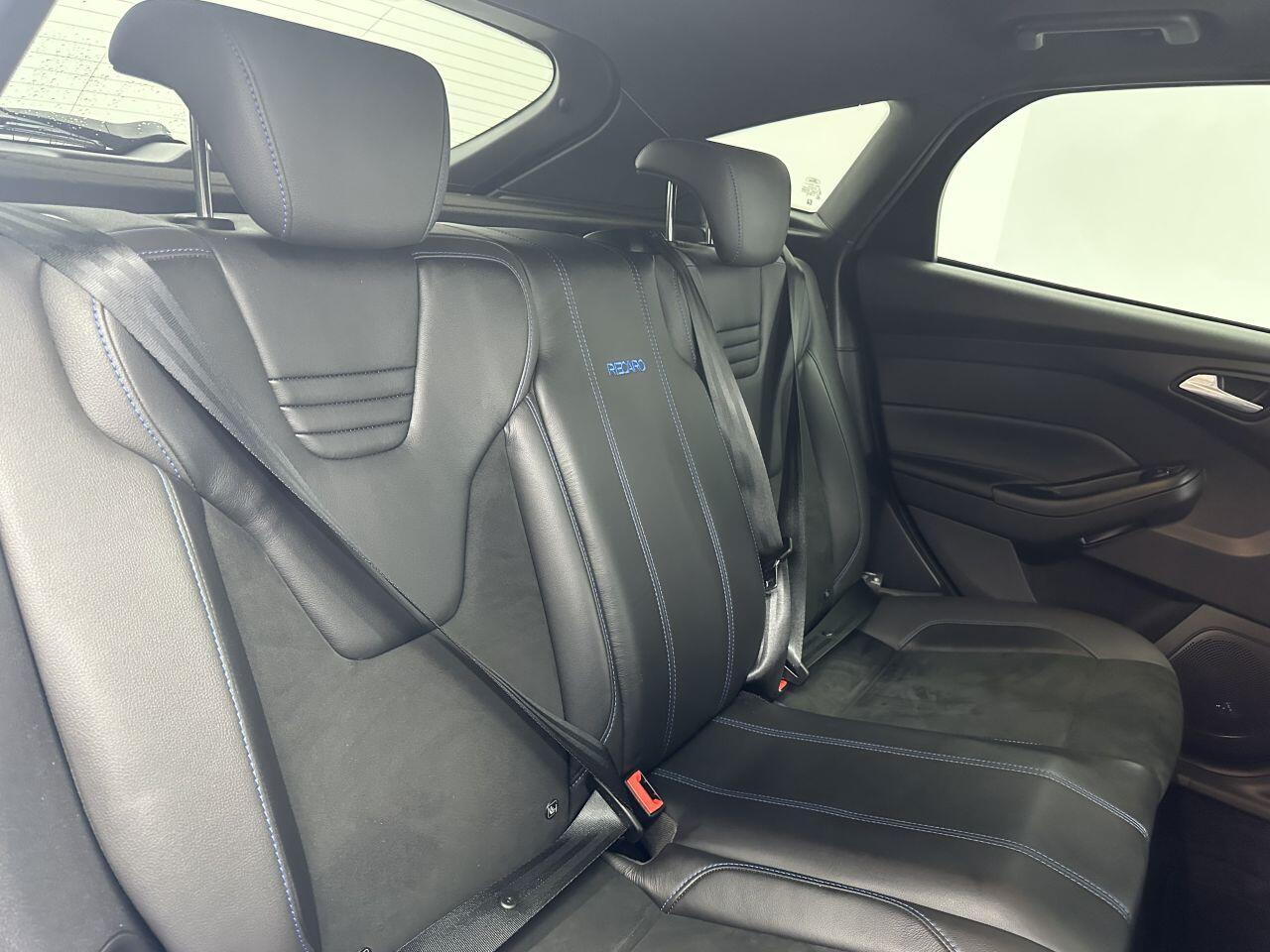 Ford Focus - Image 12