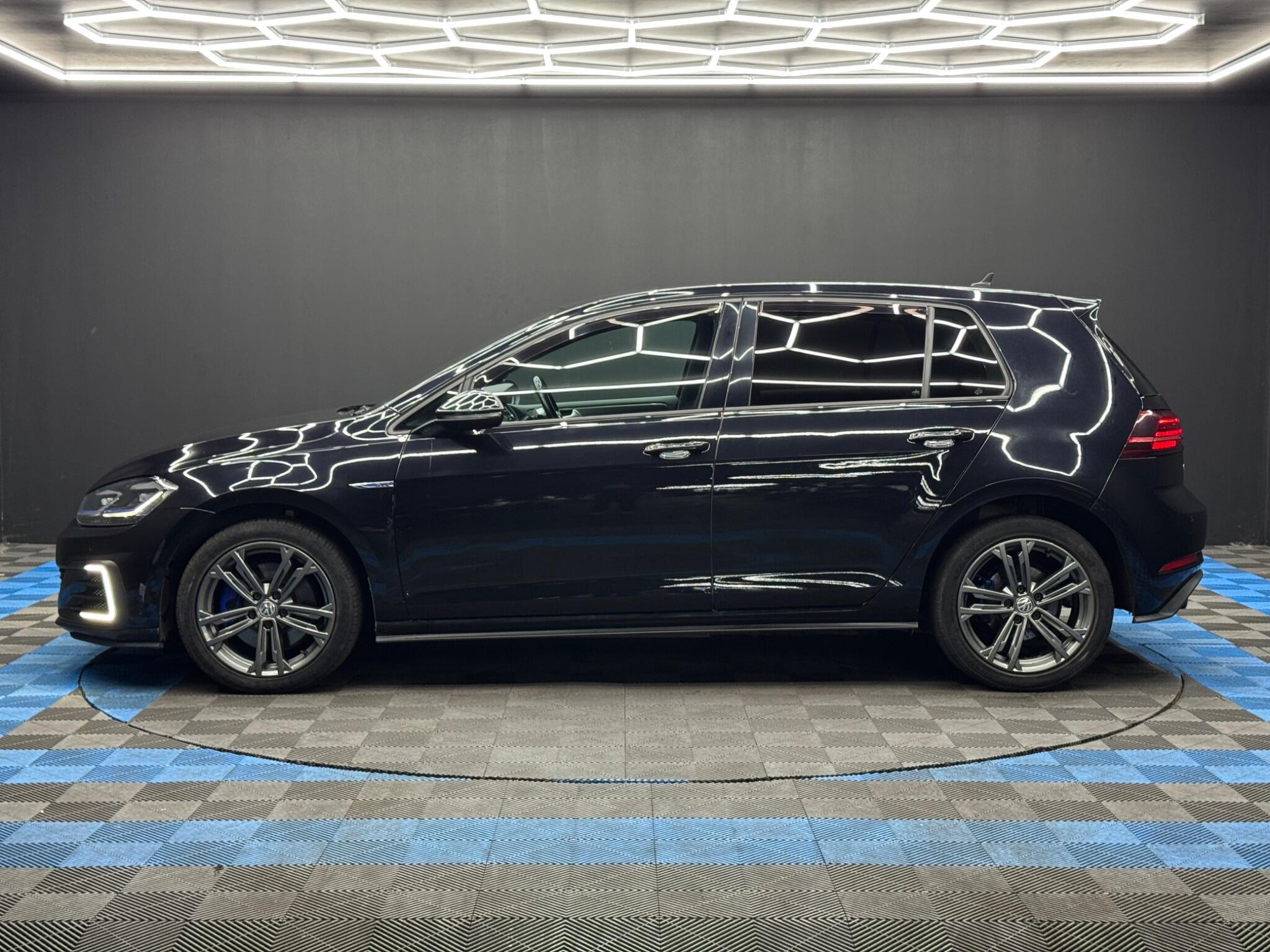 Volkswagen Golf - Image 8