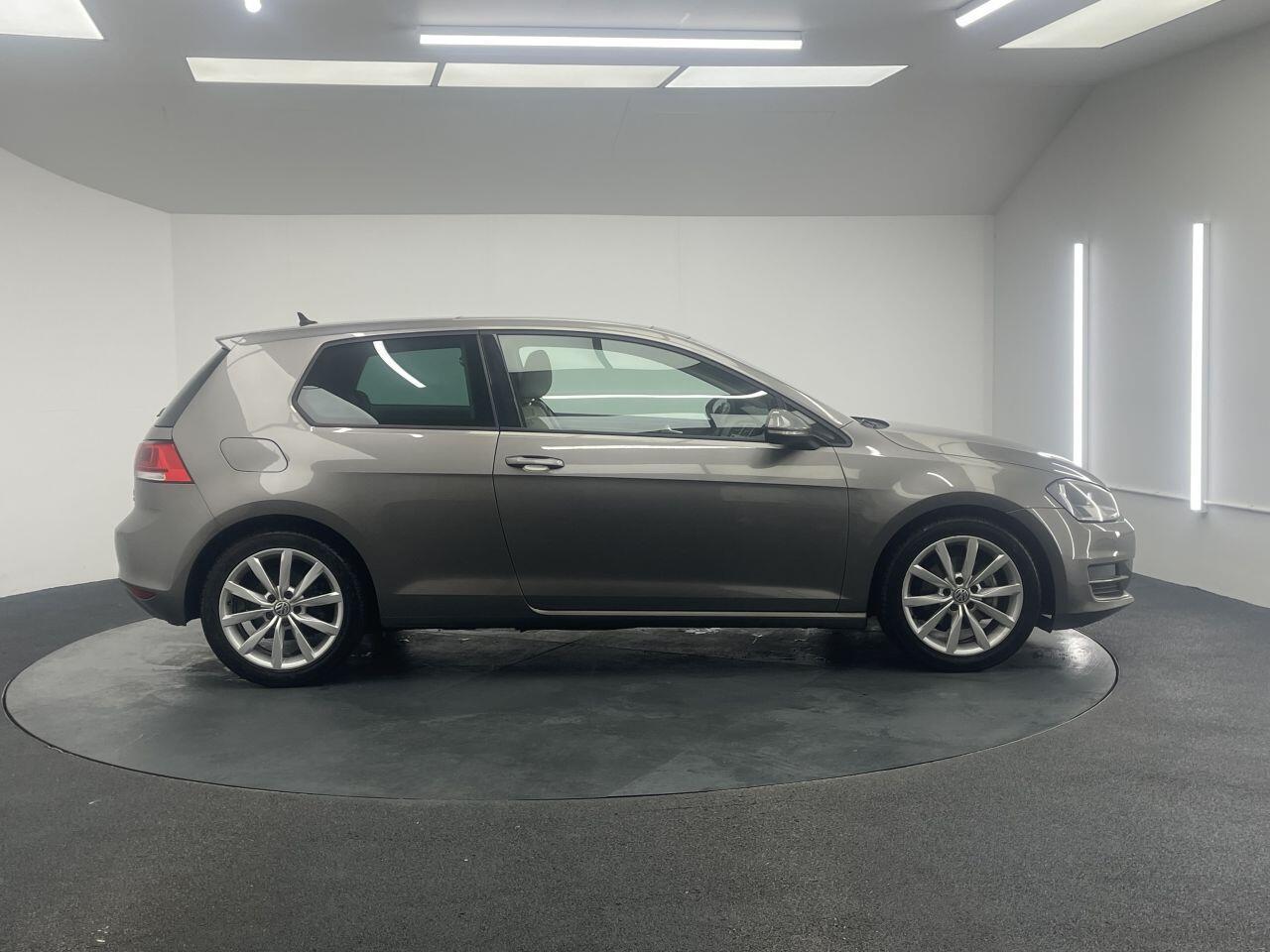 Volkswagen Golf - Image 13
