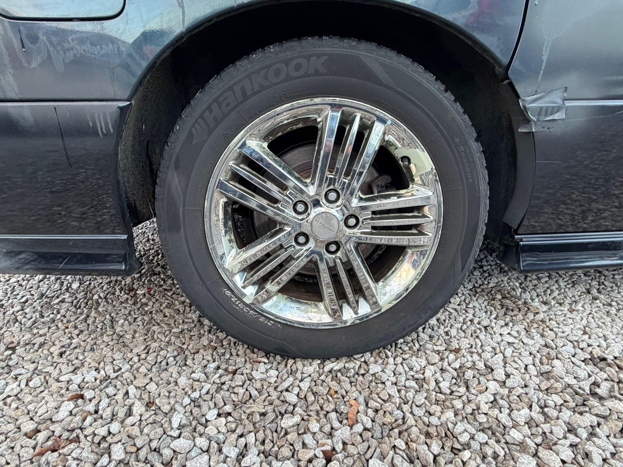Nissan Elgrand - Image 17