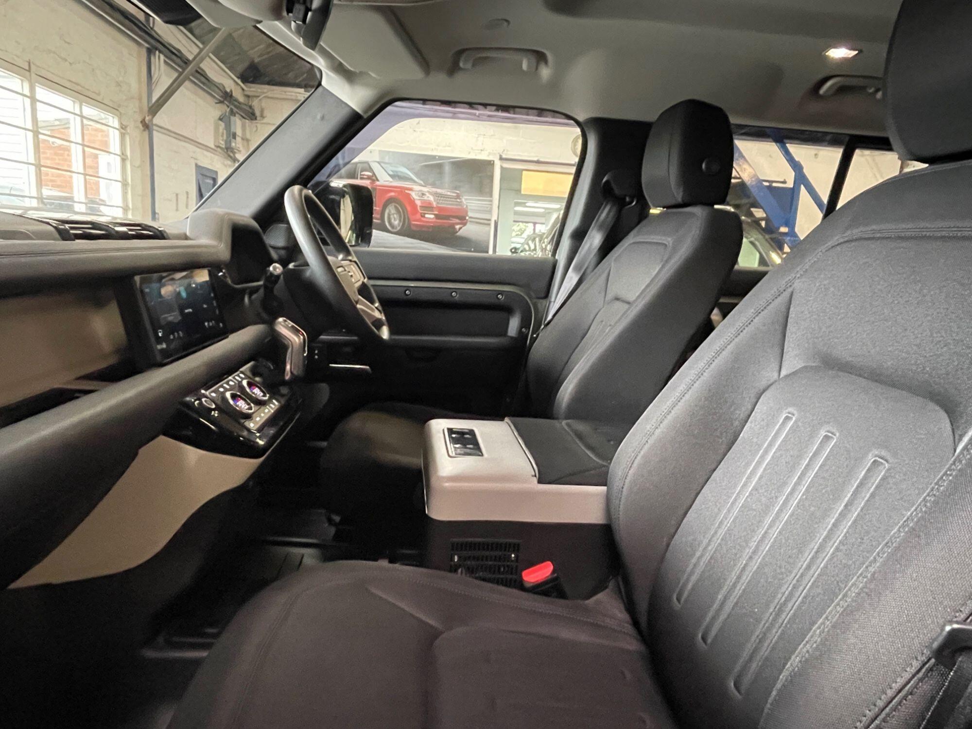 Land Rover Defender - Image 37