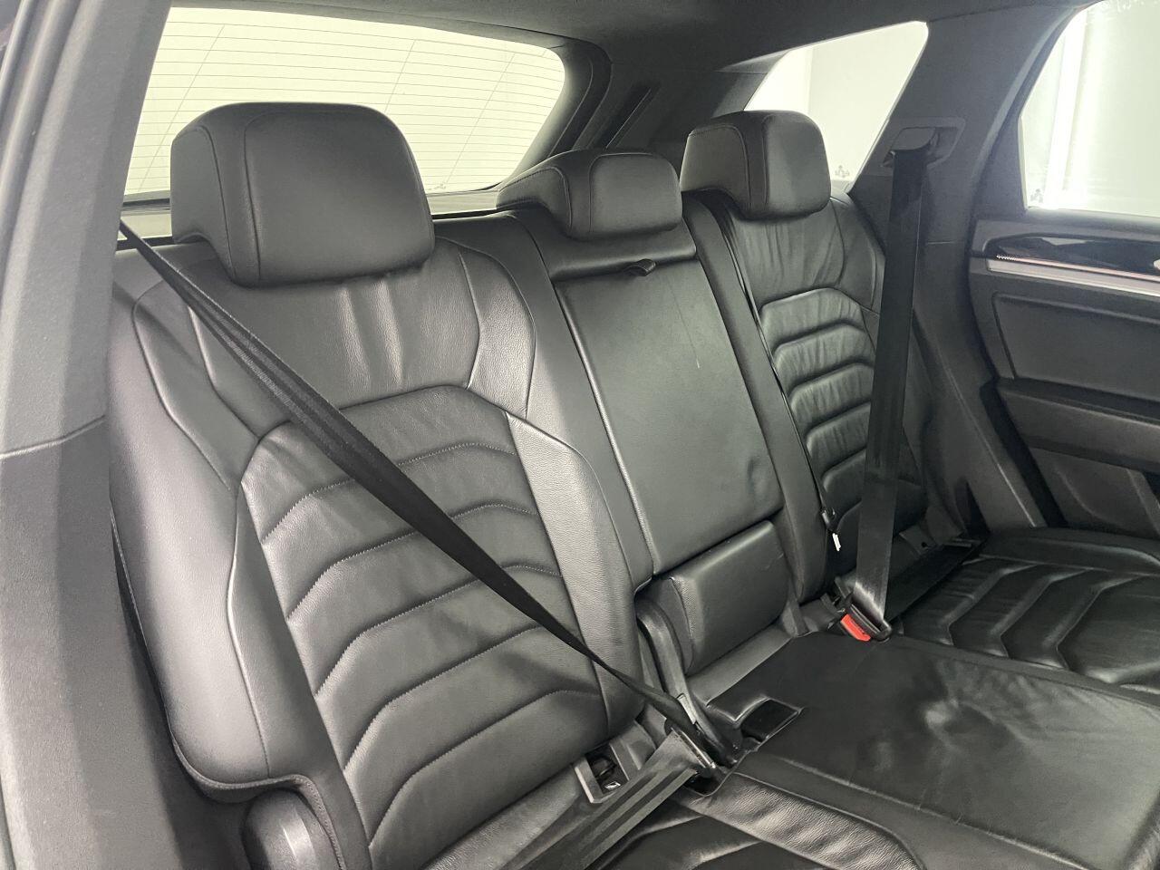 Volkswagen Touareg - Image 31