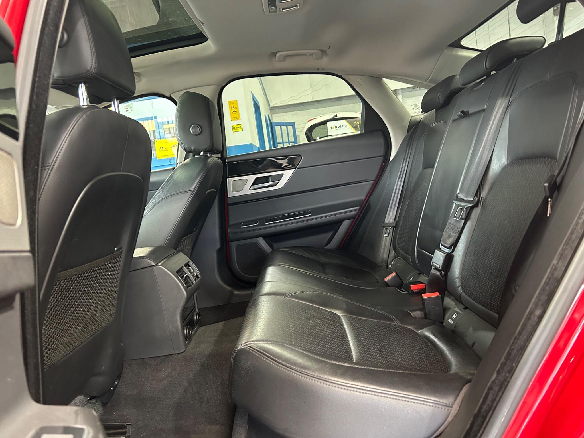 Jaguar XF - Image 17