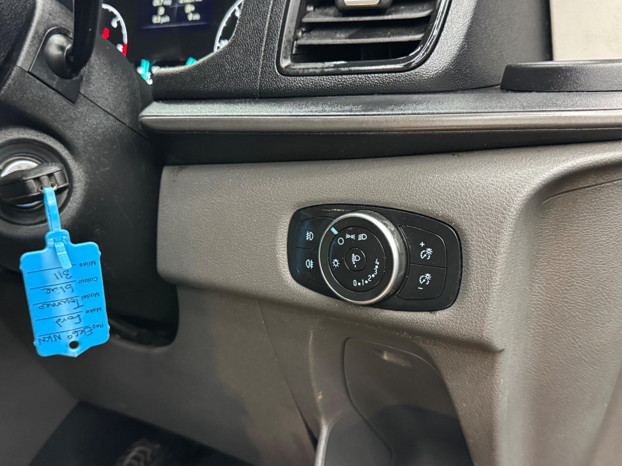 Ford TOURNEO CUSTOM - Image 24