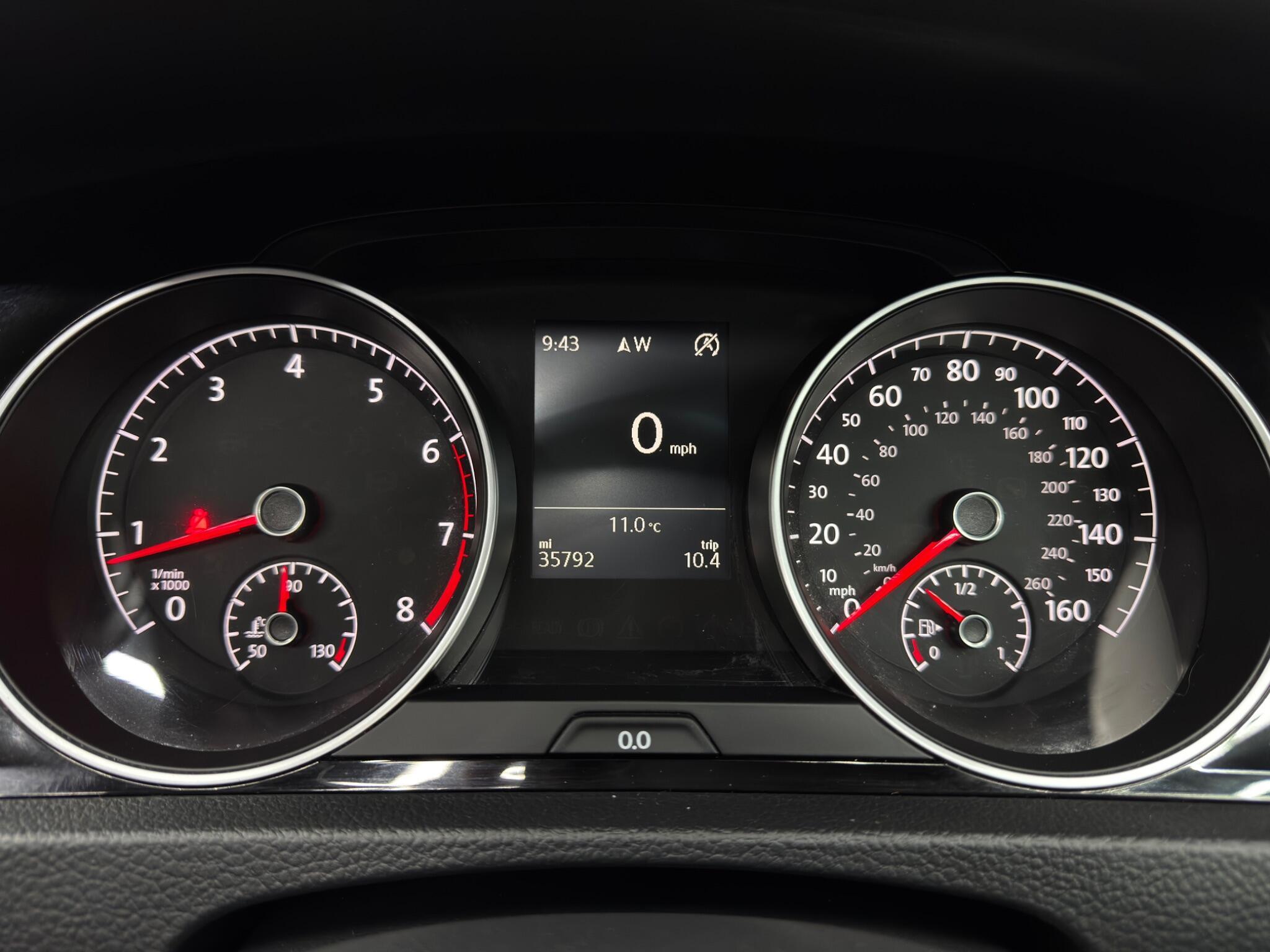 Volkswagen Golf - Image 22