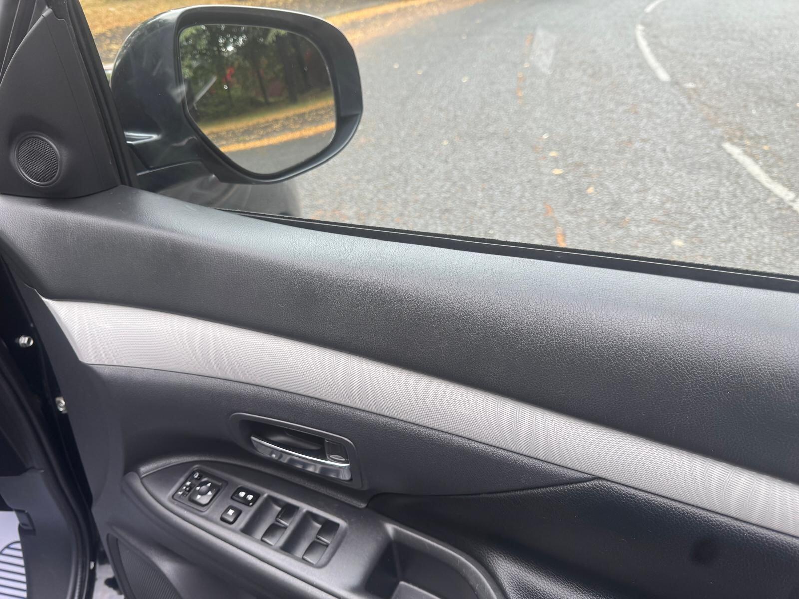 Mitsubishi Outlander - Image 16