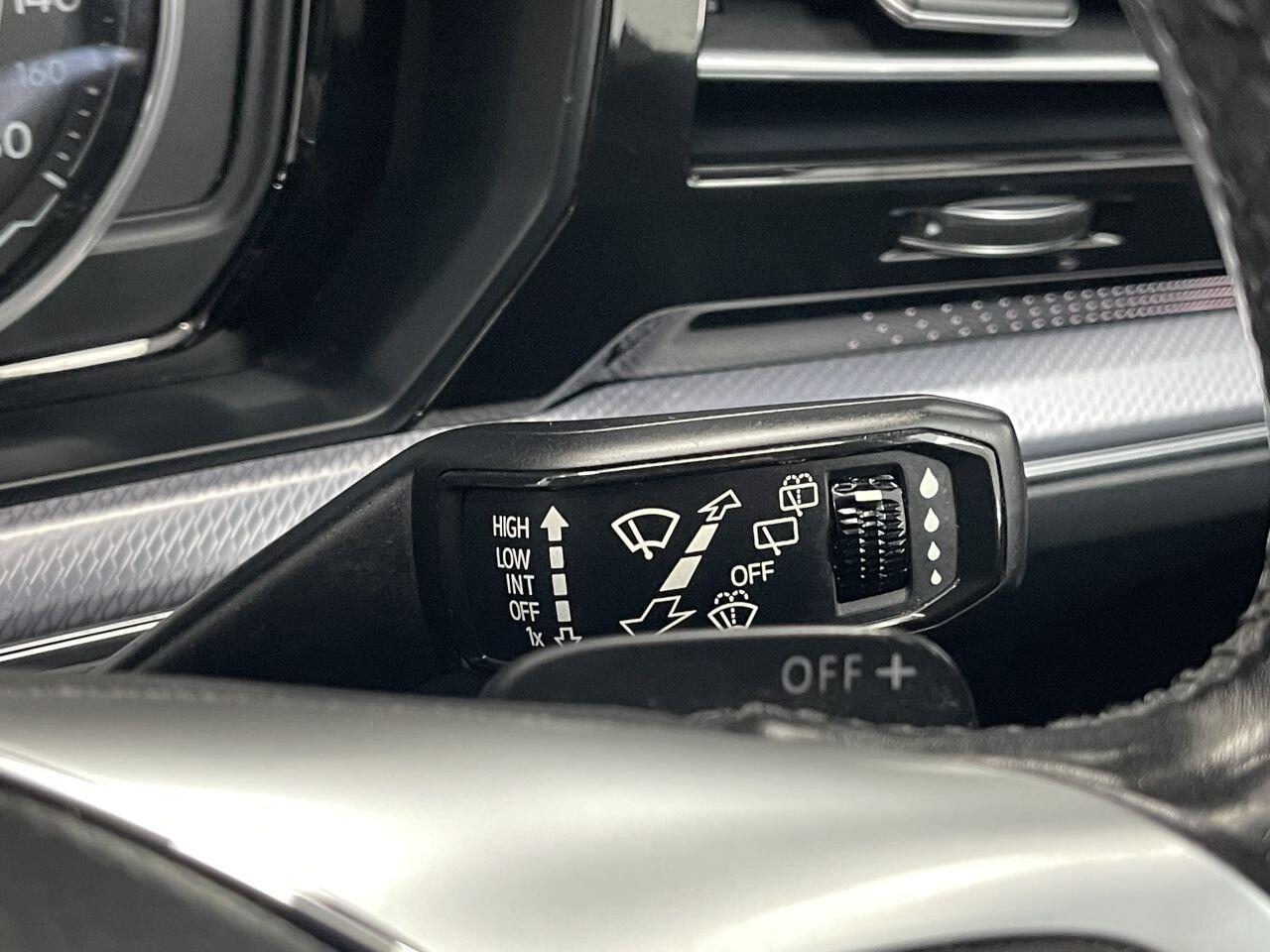 Volkswagen Touareg - Image 35