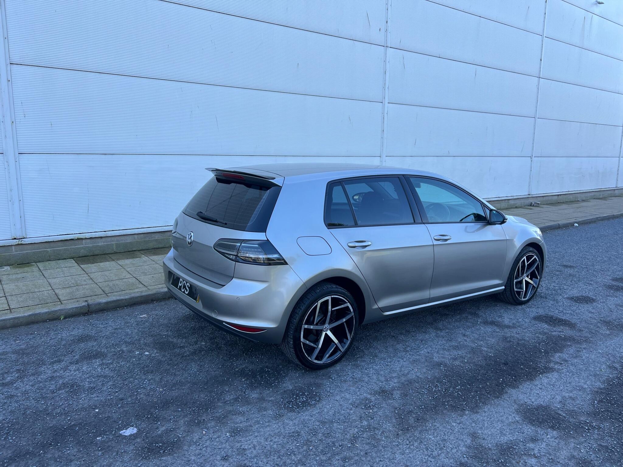 Volkswagen Golf - Image 35