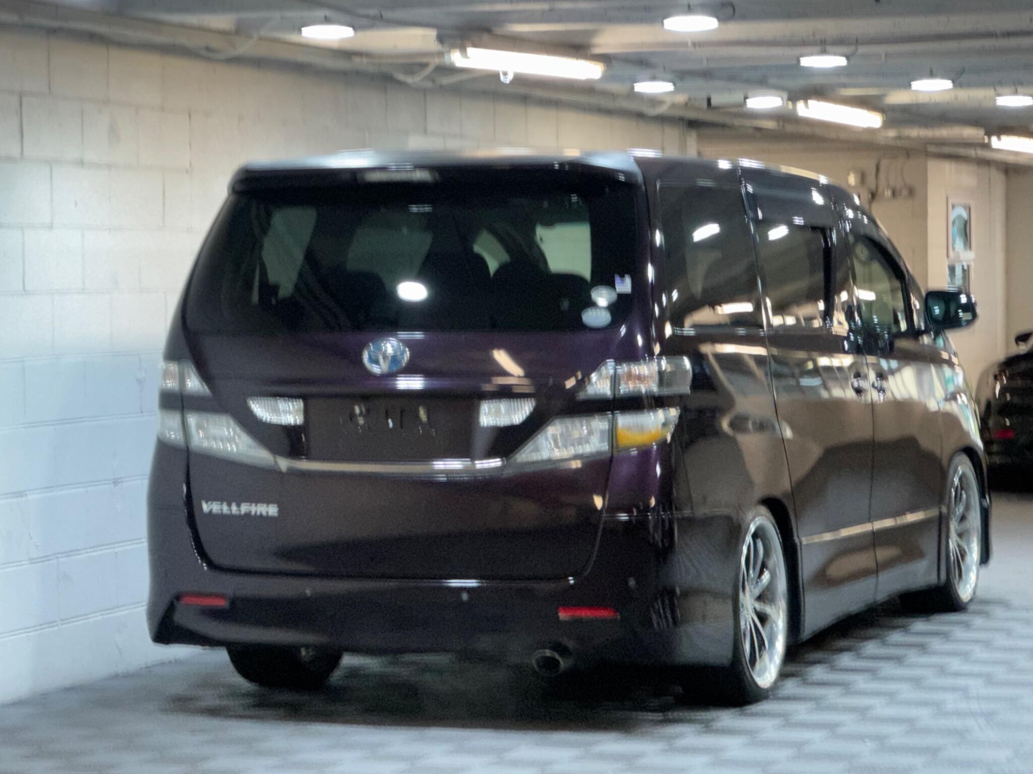 Toyota Vellfire - Image 5