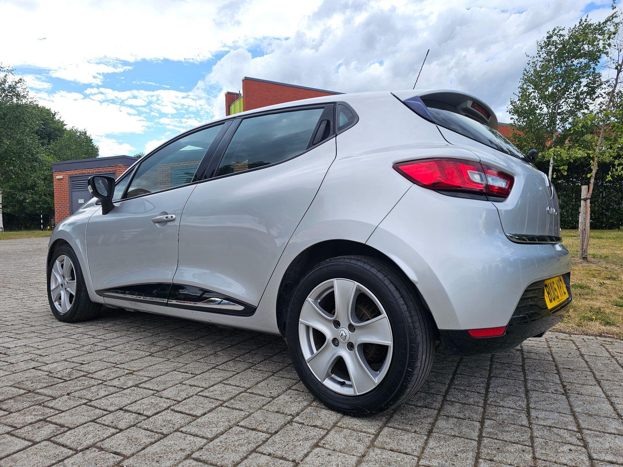 Renault Clio - Image 14