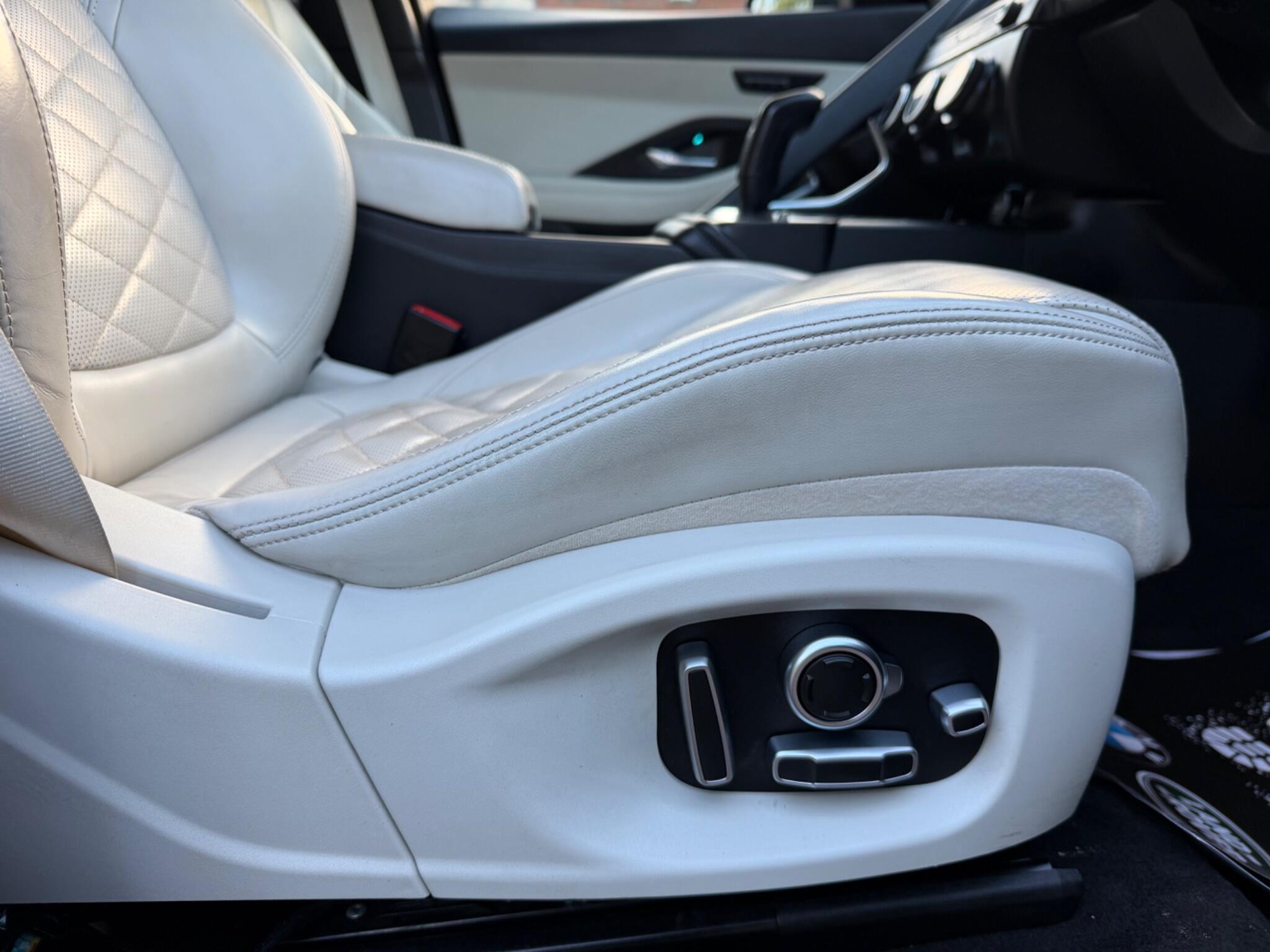 Jaguar E-Pace - Image 31