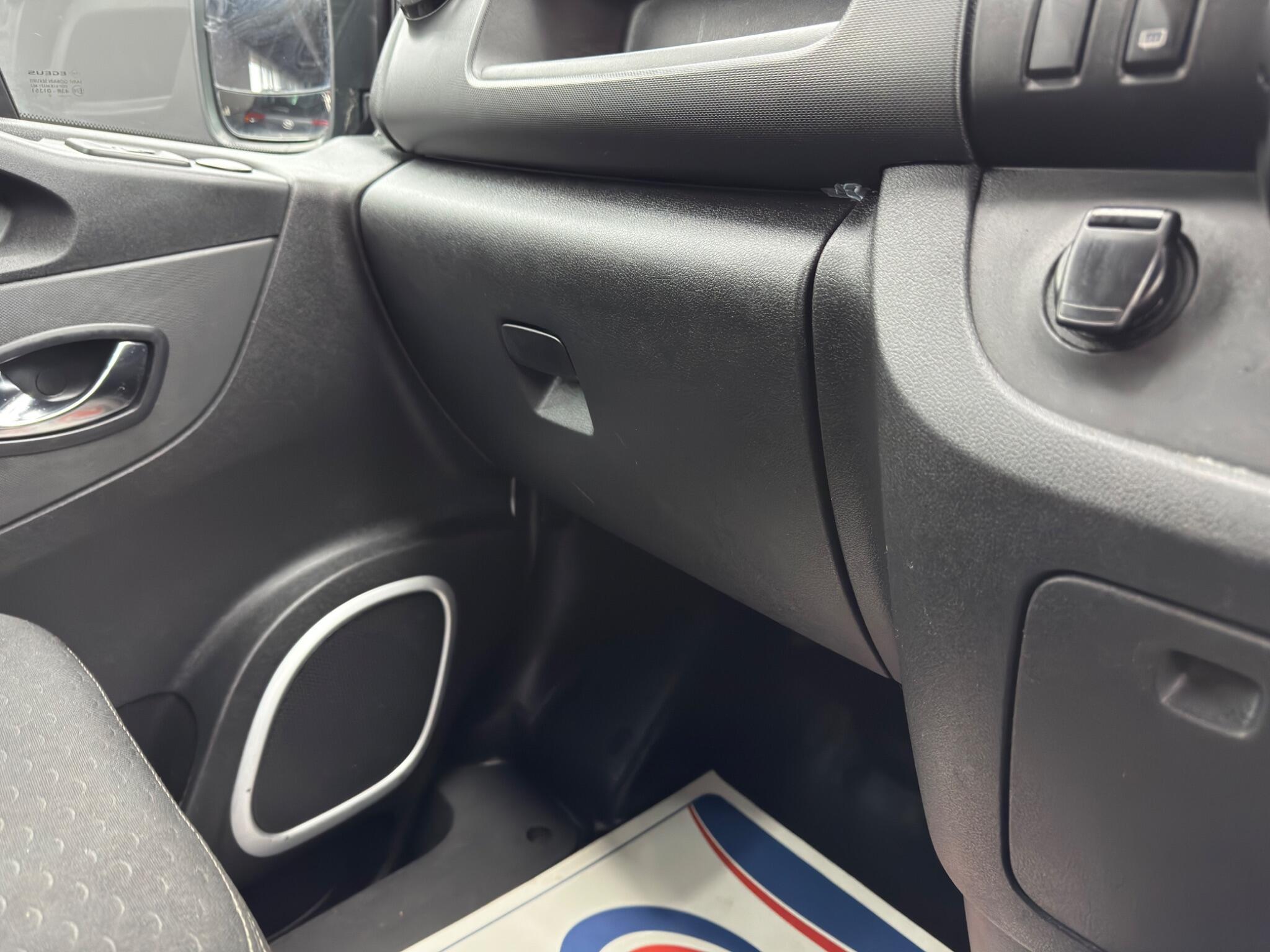 Vauxhall Vivaro - Image 27