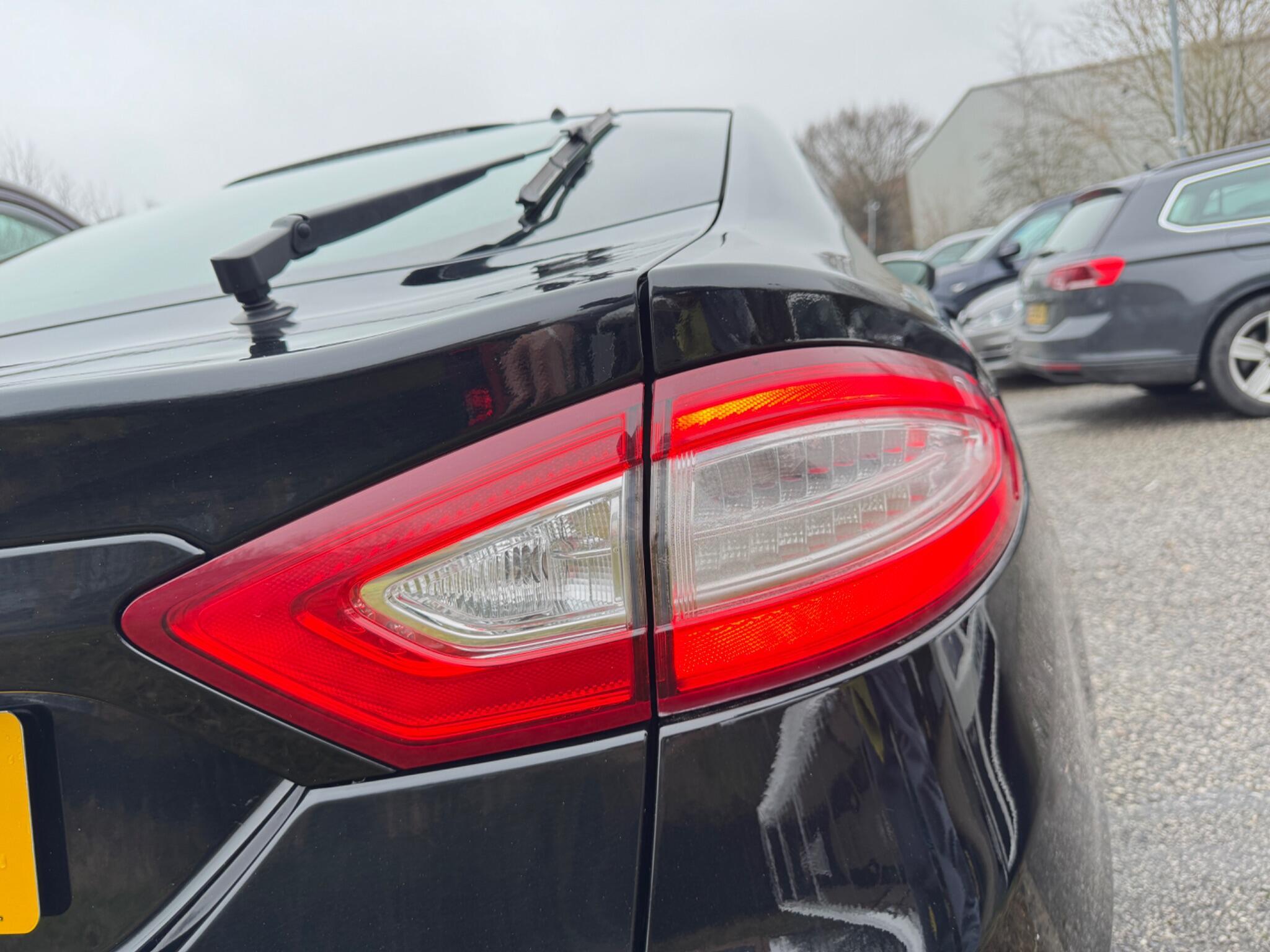 Ford Mondeo - Image 38