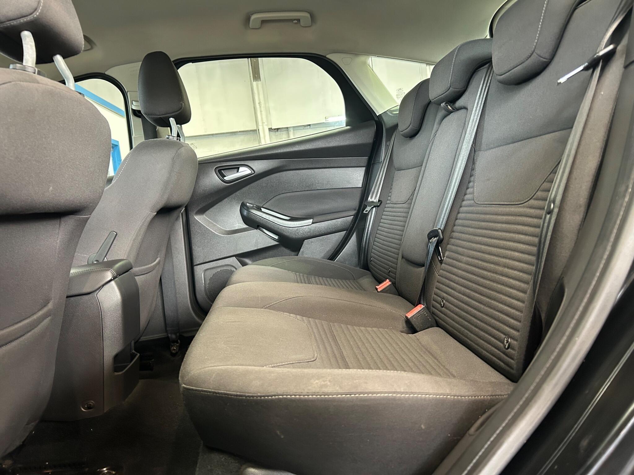 Ford Focus - Image 22