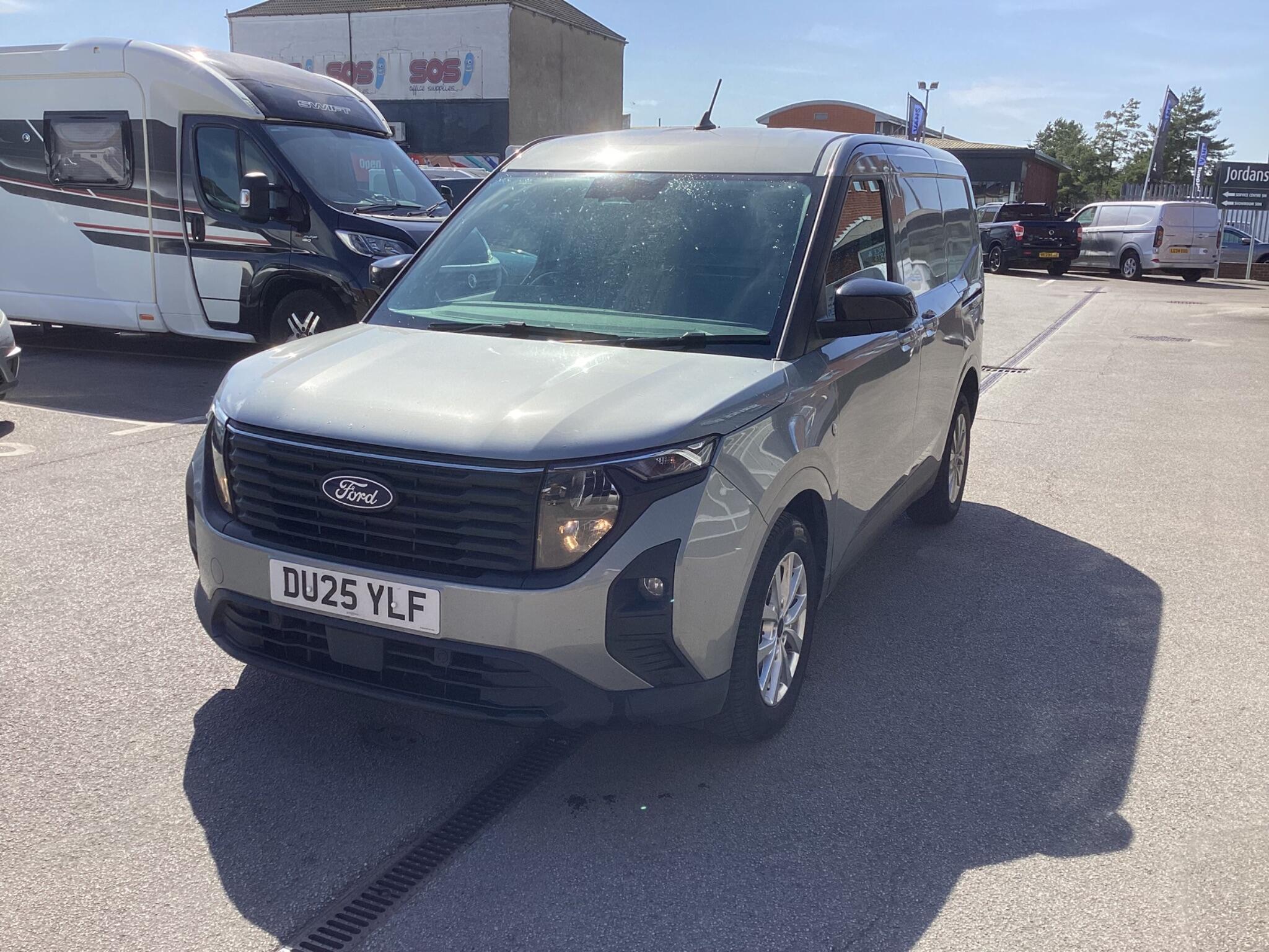 Ford Transit Courier - Image 3