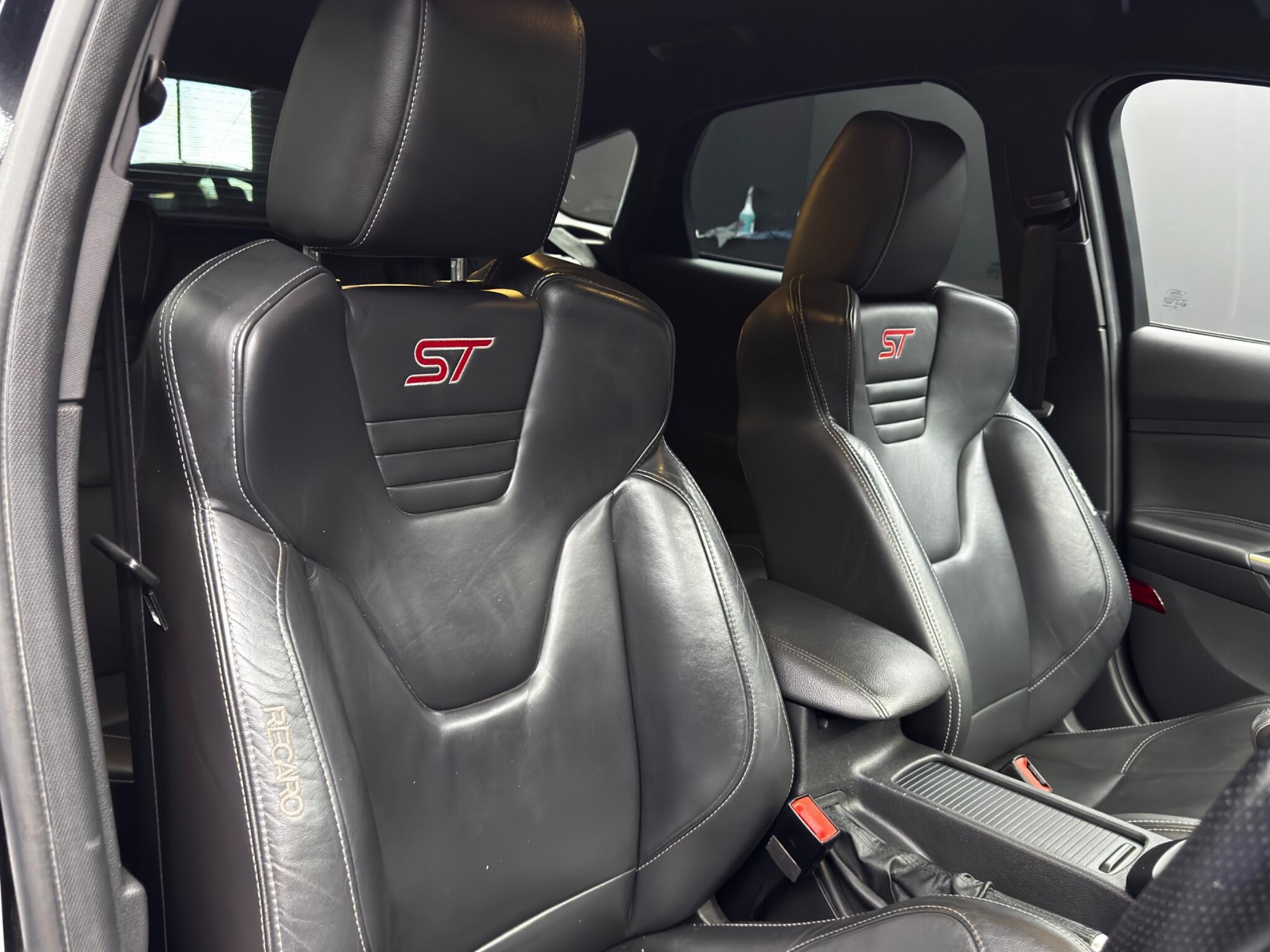 Ford Focus - Image 12