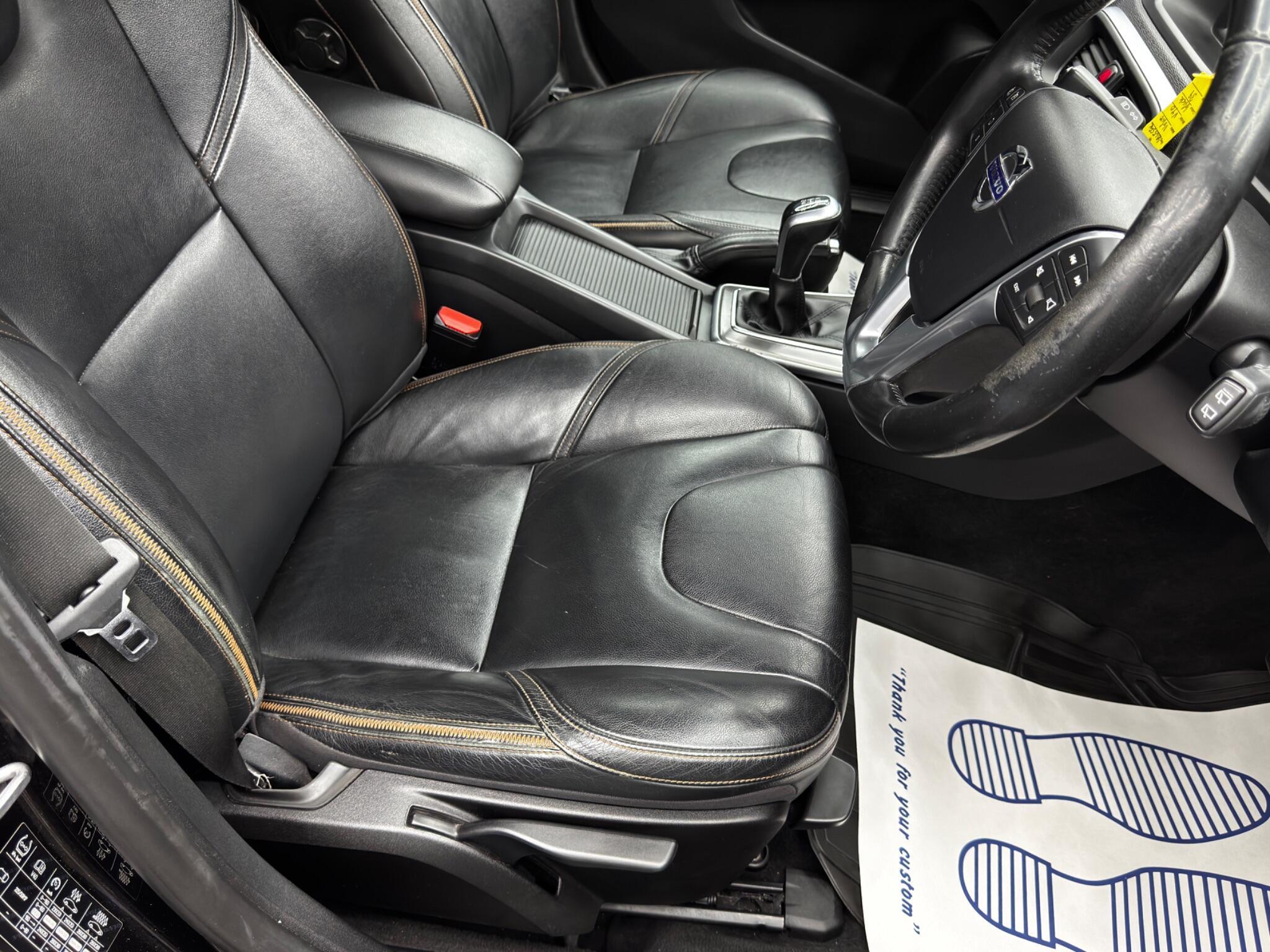Volvo V40 CROSS COUNTRY - Image 13