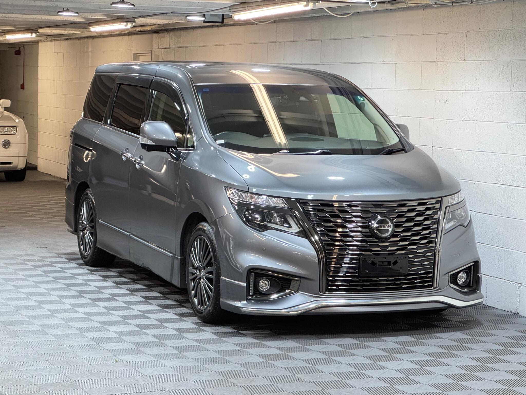 Nissan Elgrand - Image 7