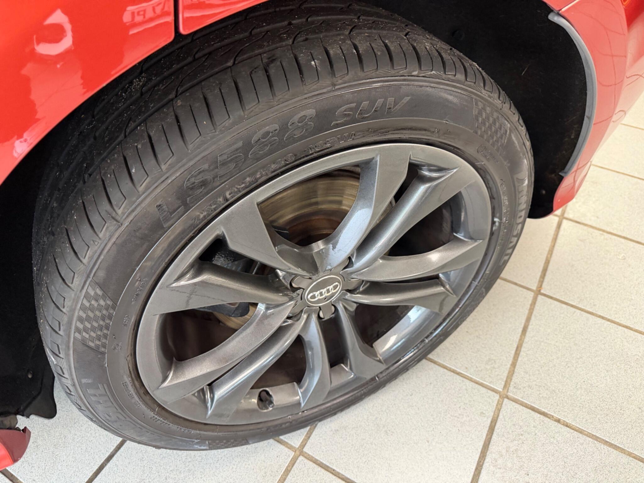 Audi SQ5 - Image 18