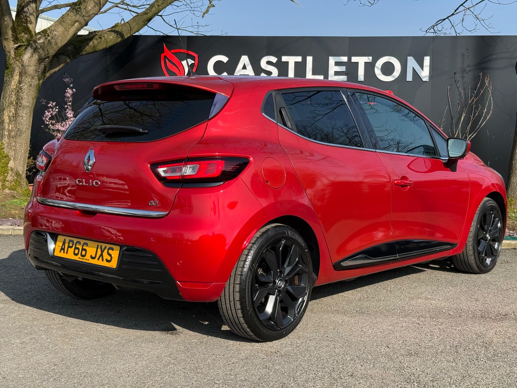 Renault Clio - Image 12