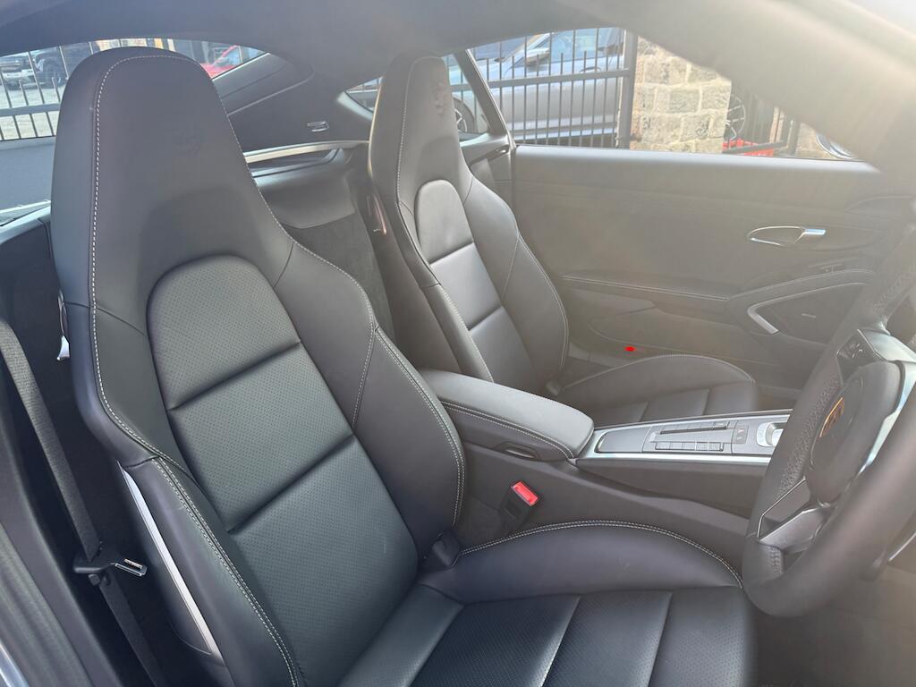 Porsche 718 Cayman - Image 27