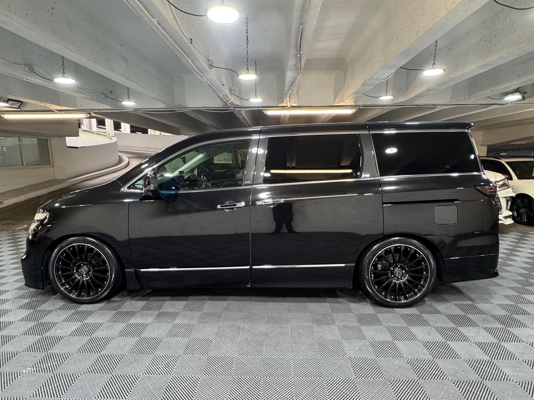 Nissan Elgrand - Image 2