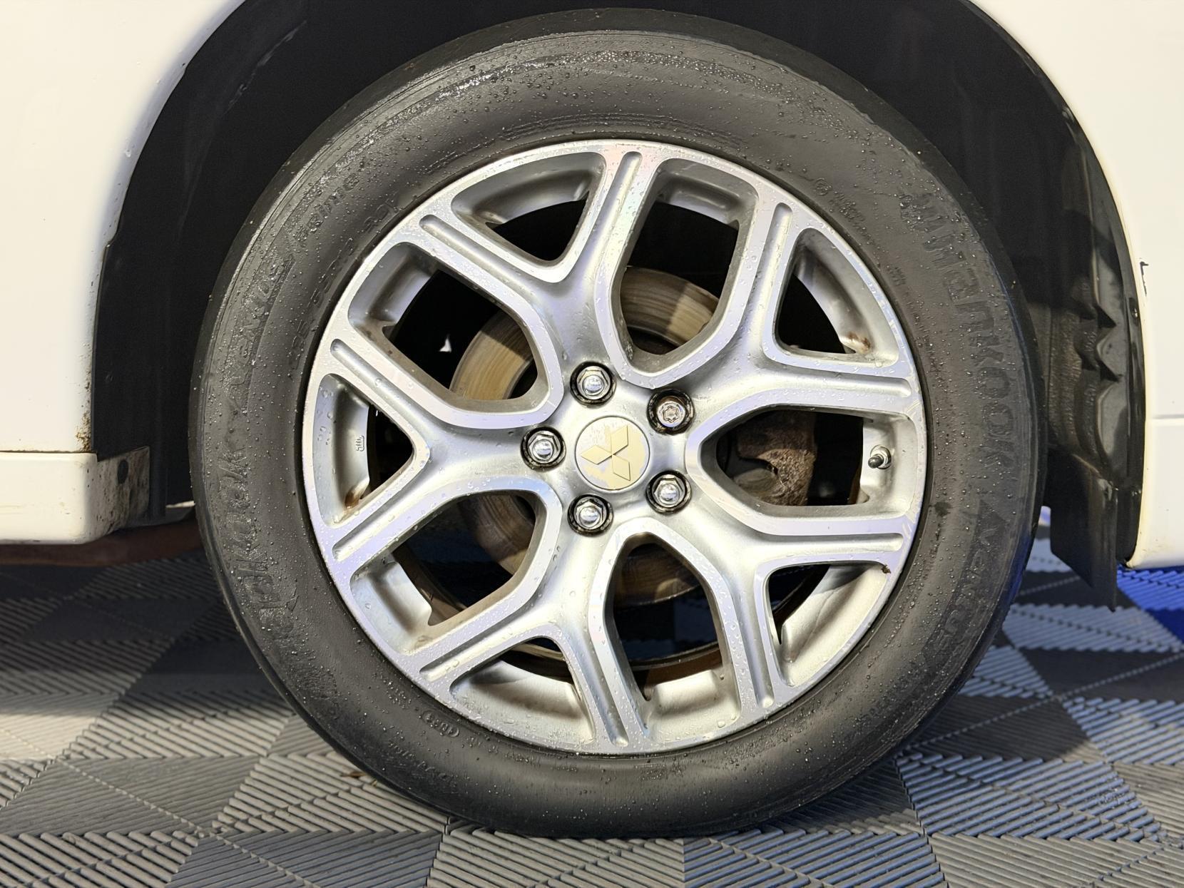Mitsubishi Outlander - Image 18
