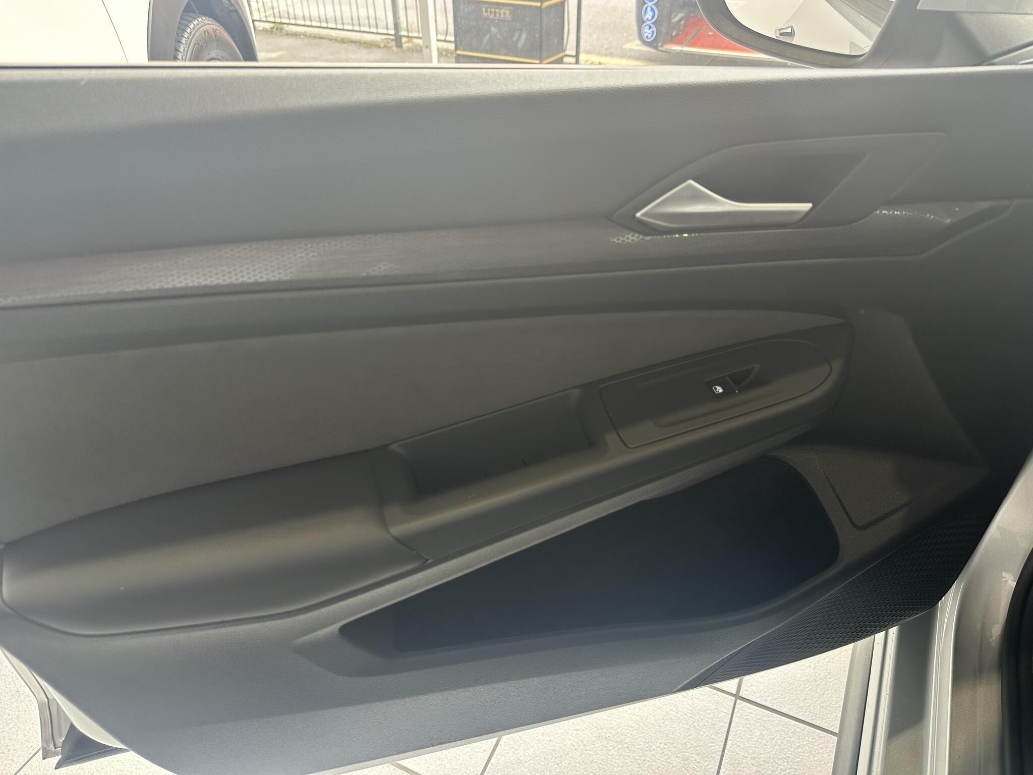 Volkswagen Golf - Image 20