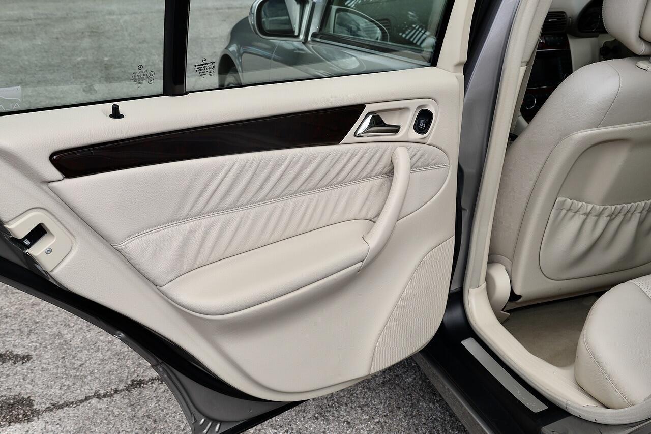 Mercedes C Class - Image 12