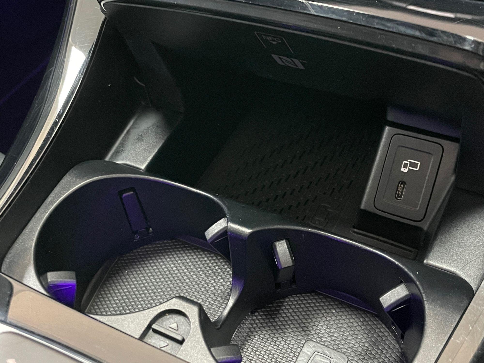 Mercedes Eqc - Image 45