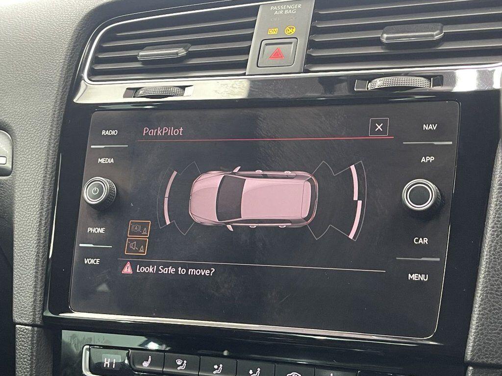 Volkswagen Golf - Image 30