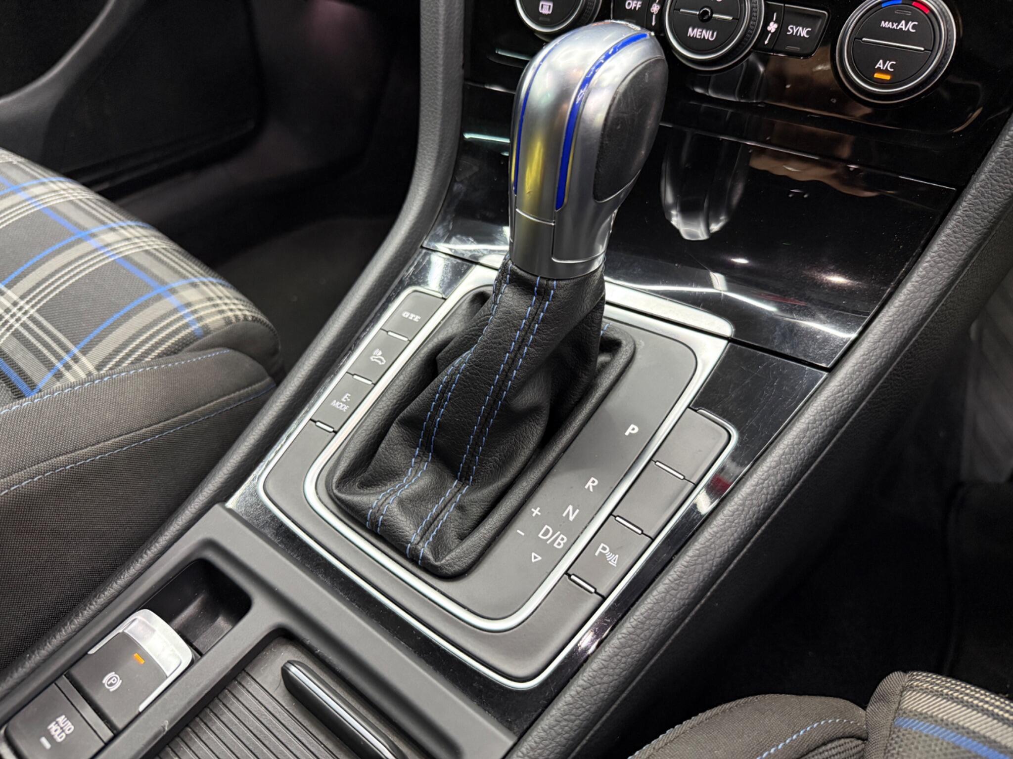 Volkswagen Golf - Image 49