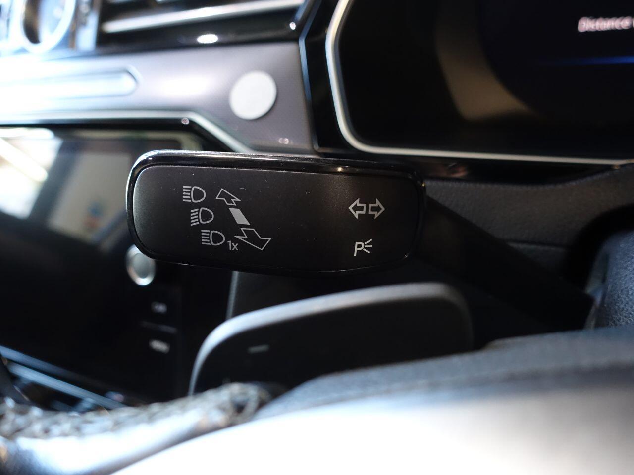 Volkswagen Passat - Image 28