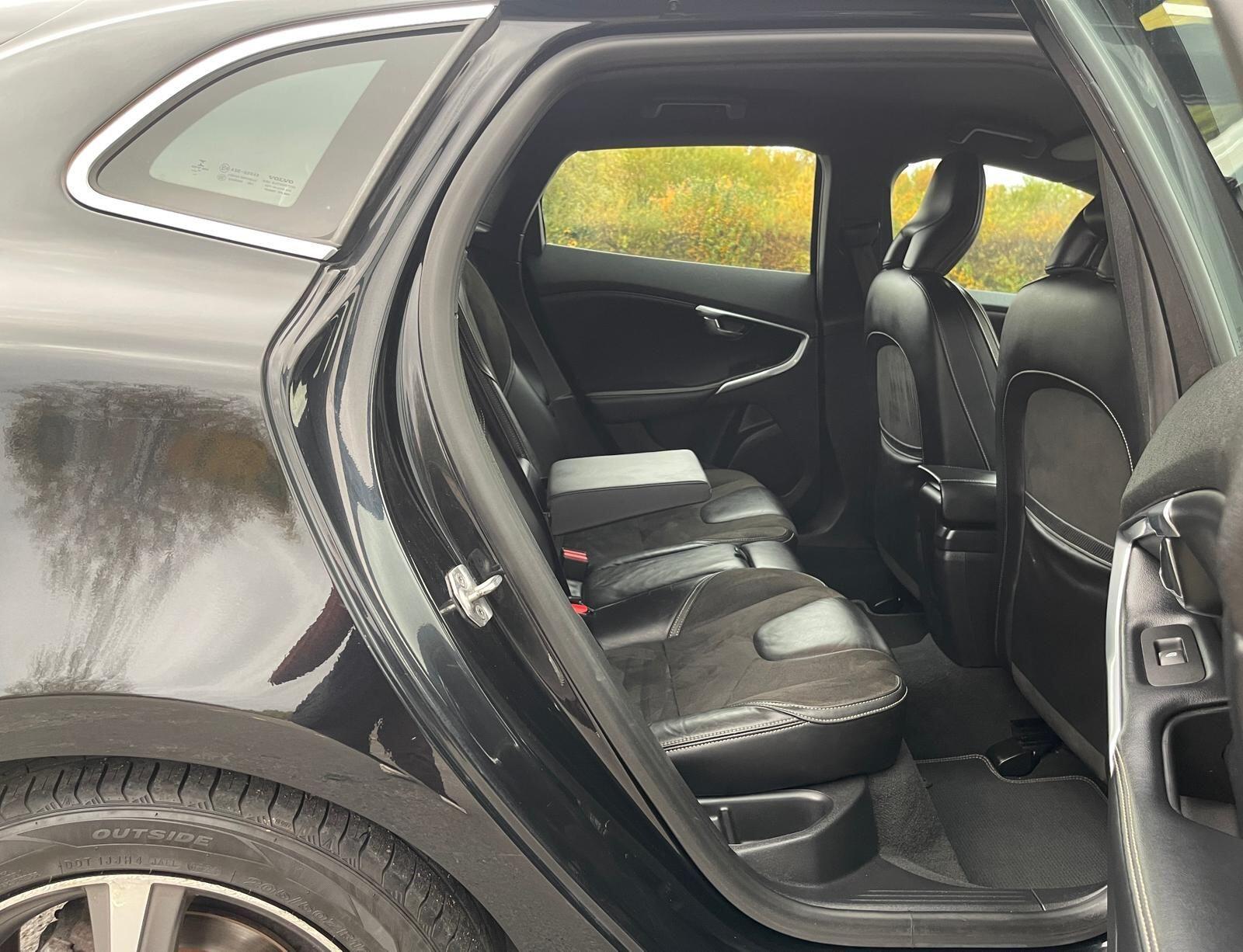 Volvo V40 - Image 25