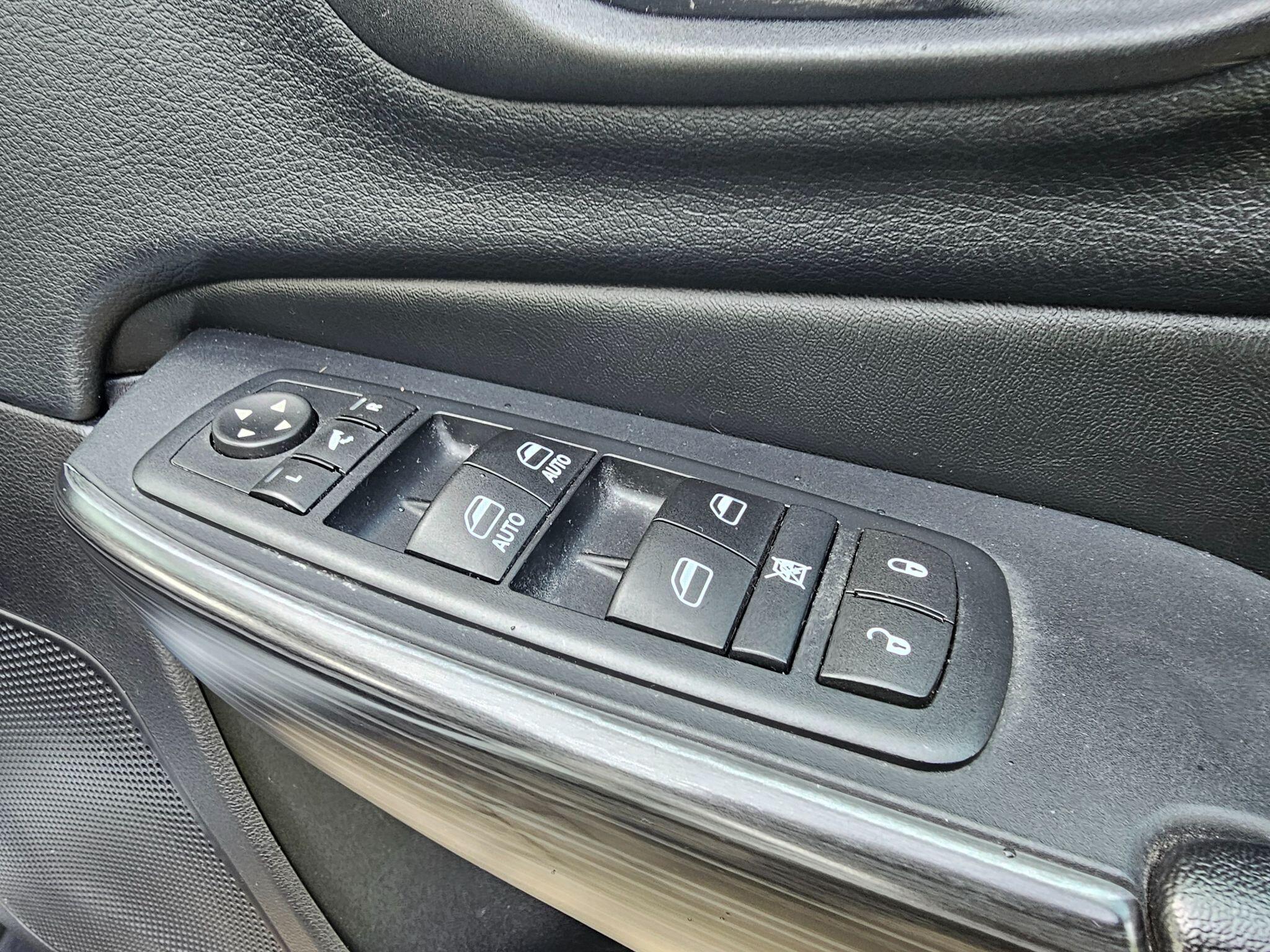 Jeep Cherokee - Image 39